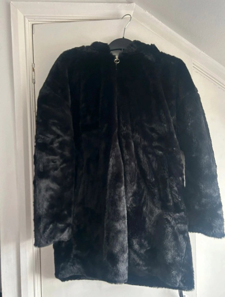 Black Faux Fur Hooded Coat, Beloved Woman, 18, Excellent condition — preloved on SilentSale®
