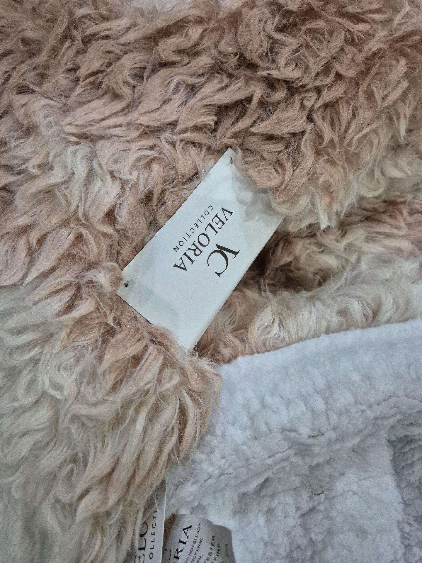 Veloria Collection Oversized Shaggy Blanket King Size 200x240 cm, Veloria Collection, King Size 200x240 cm, New condition — preloved on SilentSale®