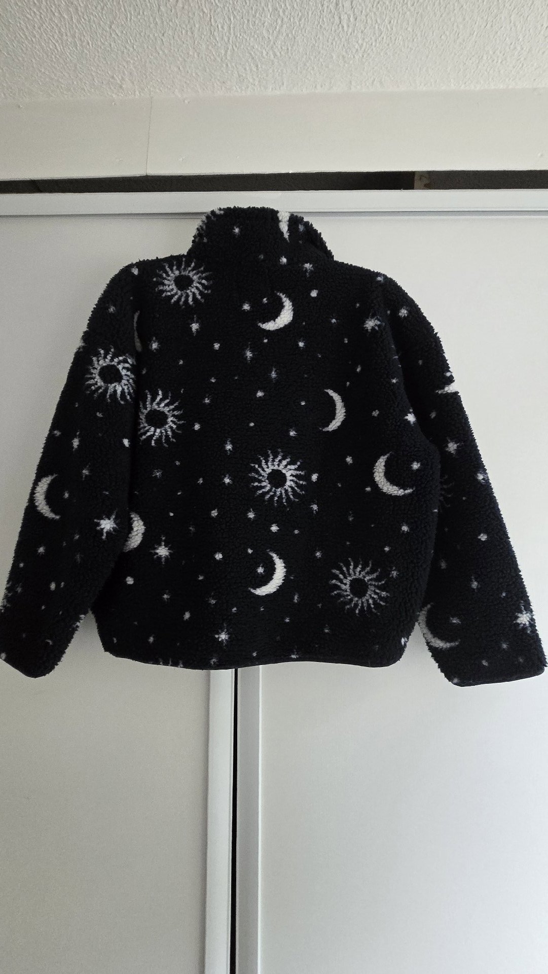Weekend Vibes Black Fleece Jumper with Moon and Sun Print – UK 12, Weekend Vibes, 12, Excellent condition — preloved on SilentSale®