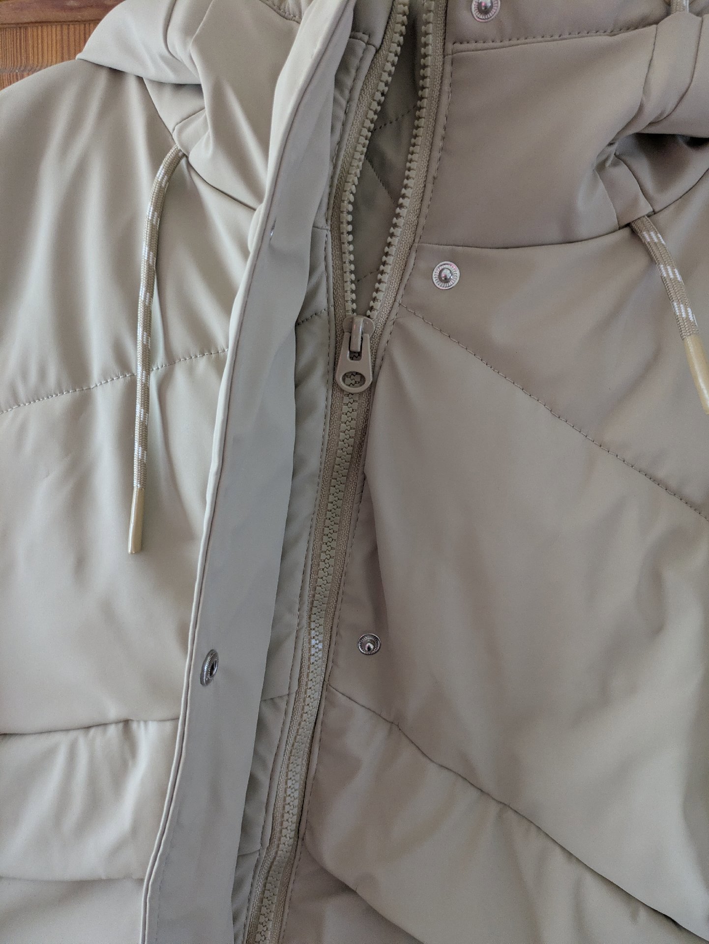 Beige Pull & Bear Puffer Jacket with Hood, Pull&Bear, M, Excellent condition — preloved on SilentSale®