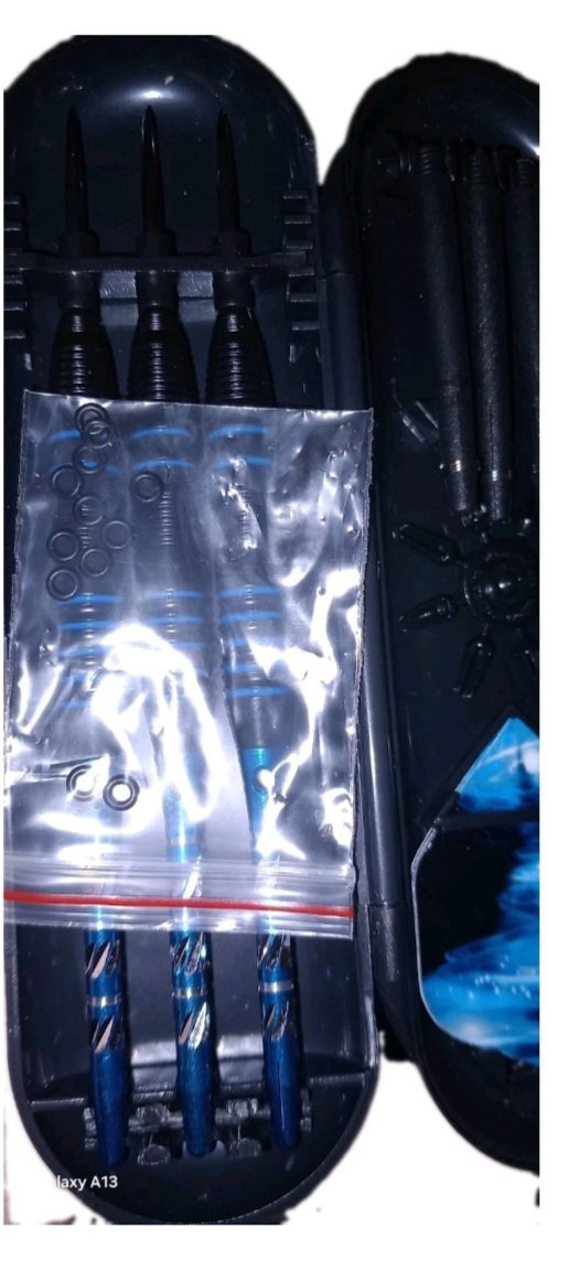 Darts Set with Blue and Black Barrels and Case, Unbranded, Small (up to A4), Excellent condition — preloved on SilentSale®