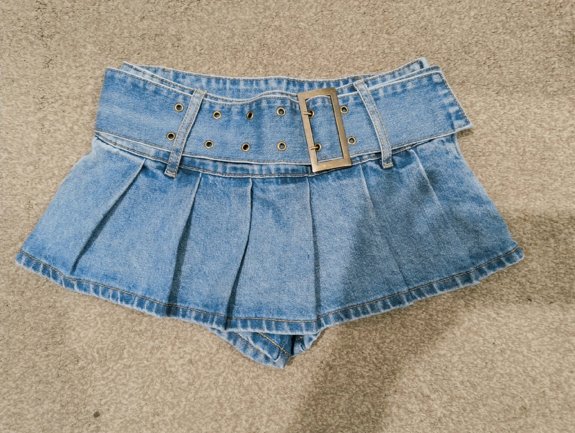 Edikted Denim Pleated Skort with Belt – XS, Edikted, XS, Excellent condition — preloved on SilentSale®