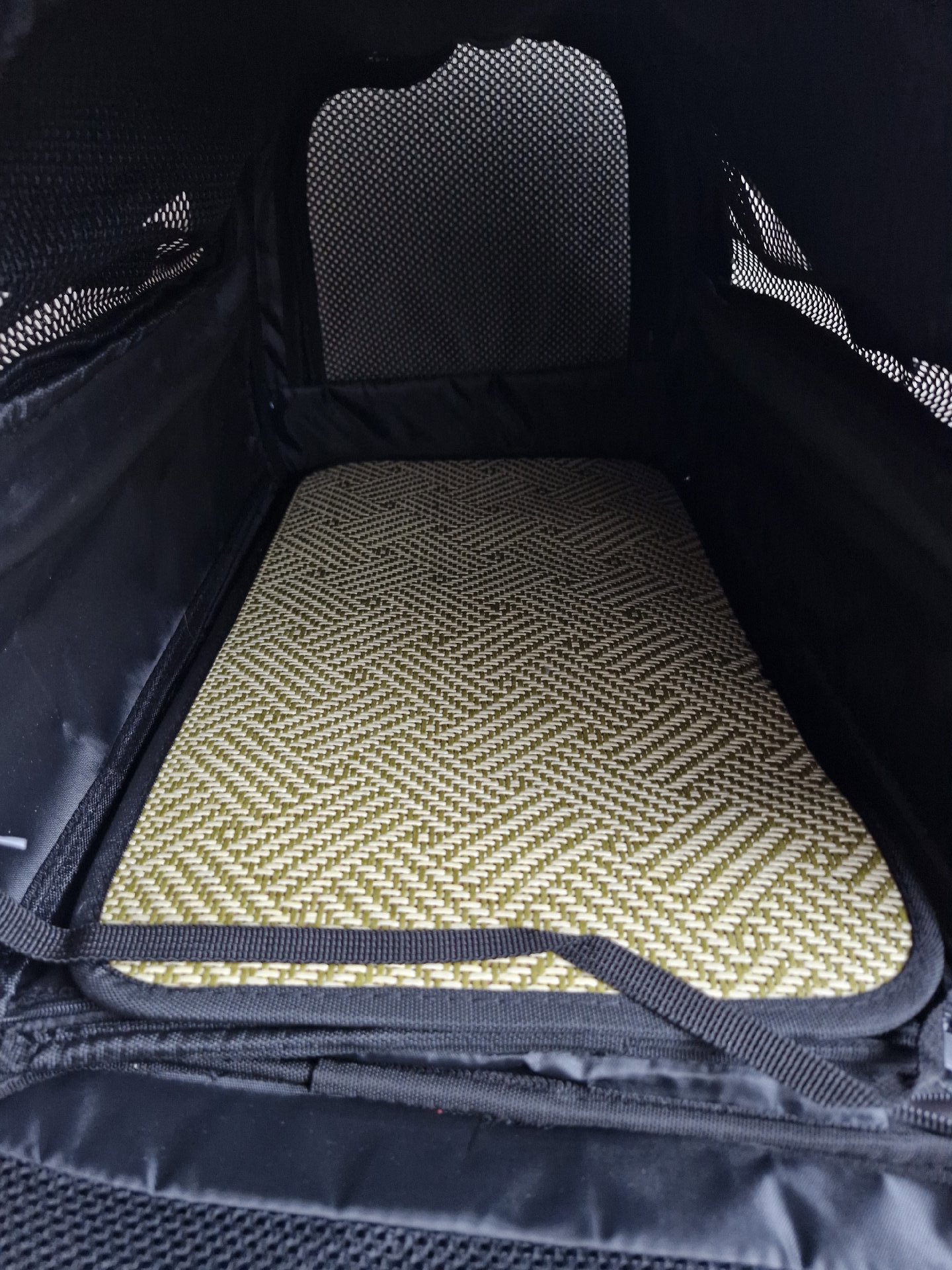 Fukumaru Portable Black Pet Carrier, Fukumaru, One Size, Excellent condition — preloved on SilentSale®
