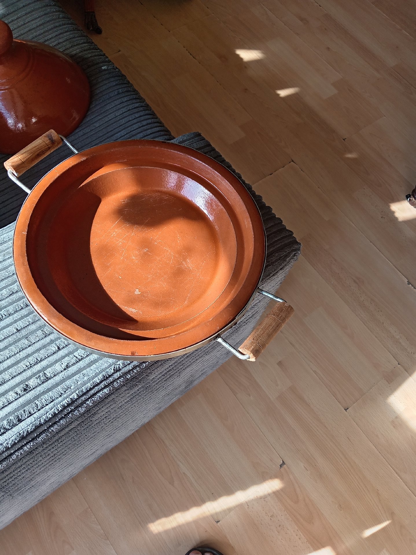 Terracotta Clay Tagine Pot with Wooden Handles, Unbranded, One Size, Like New condition — preloved on SilentSale®
