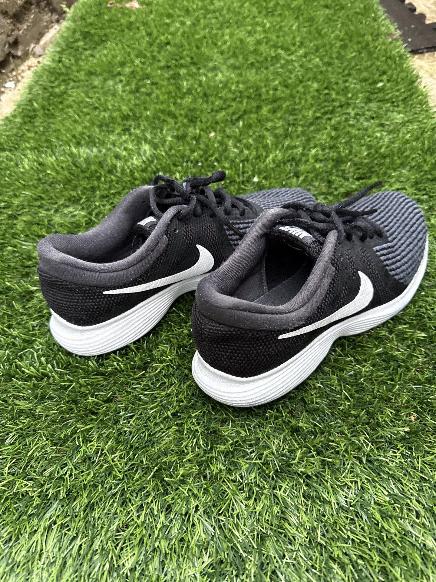 Nike Black and Grey Running s4 Trainers, Nike, 4, Excellent condition — preloved on SilentSale®