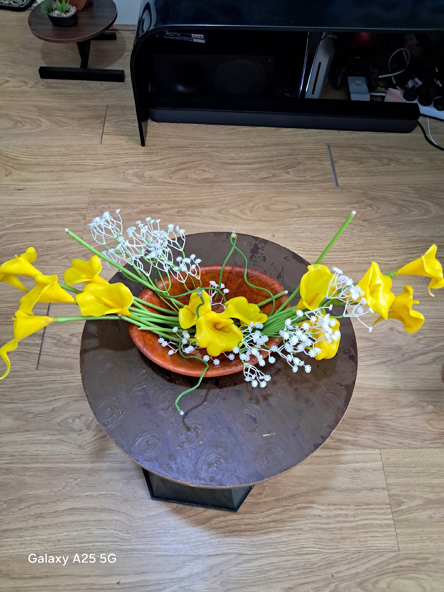 Artificial Yellow Calla Lily Floral Arrangement in Wooden Bowl, selfmade, One Size, Excellent condition — preloved on SilentSale®