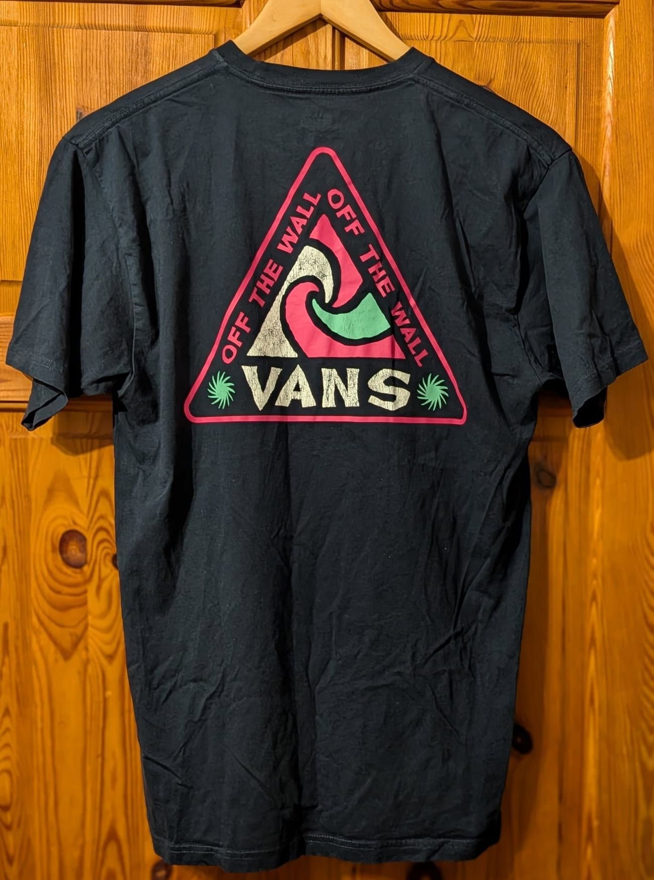 Vans Classic Fit Black Graphic T-Shirt – Size M, Vans, M, Excellent condition — preloved on SilentSale®