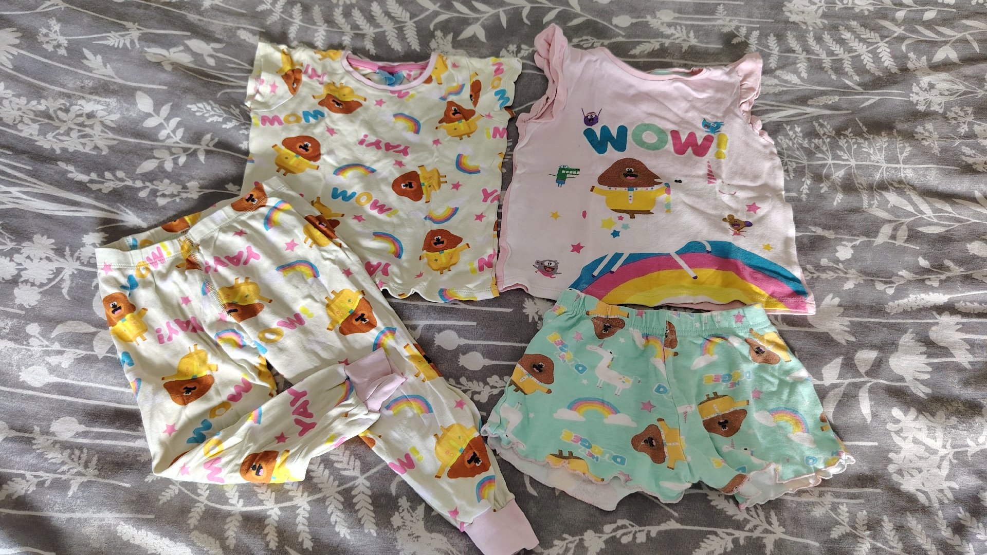 Kids Pyjama Set with Bear and Rainbow Print – Age 2-3 Years, Rainbow, 2 years, Good condition — preloved on SilentSale®