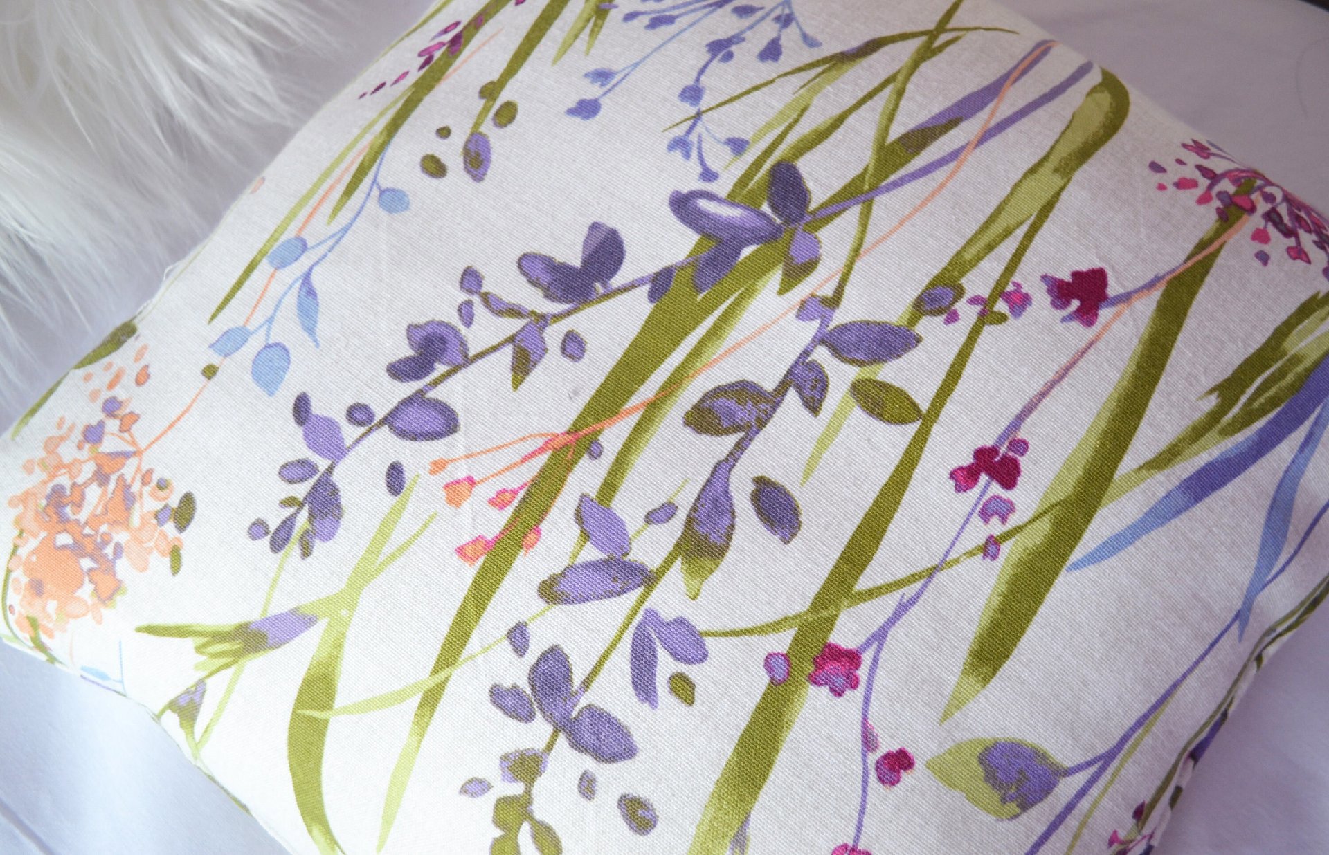 Floral Print Cushion Cover with Zip Closure, Unbranded, One Size, New condition — preloved on SilentSale®
