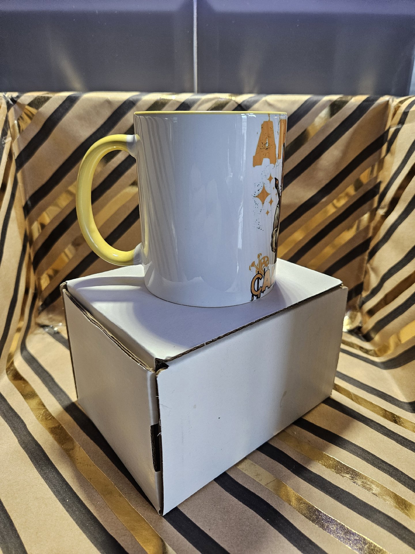 Artist Calico Cat Ceramic Mug with Yellow Handle and Interior, Unbranded, One Size, New condition — preloved on SilentSale®