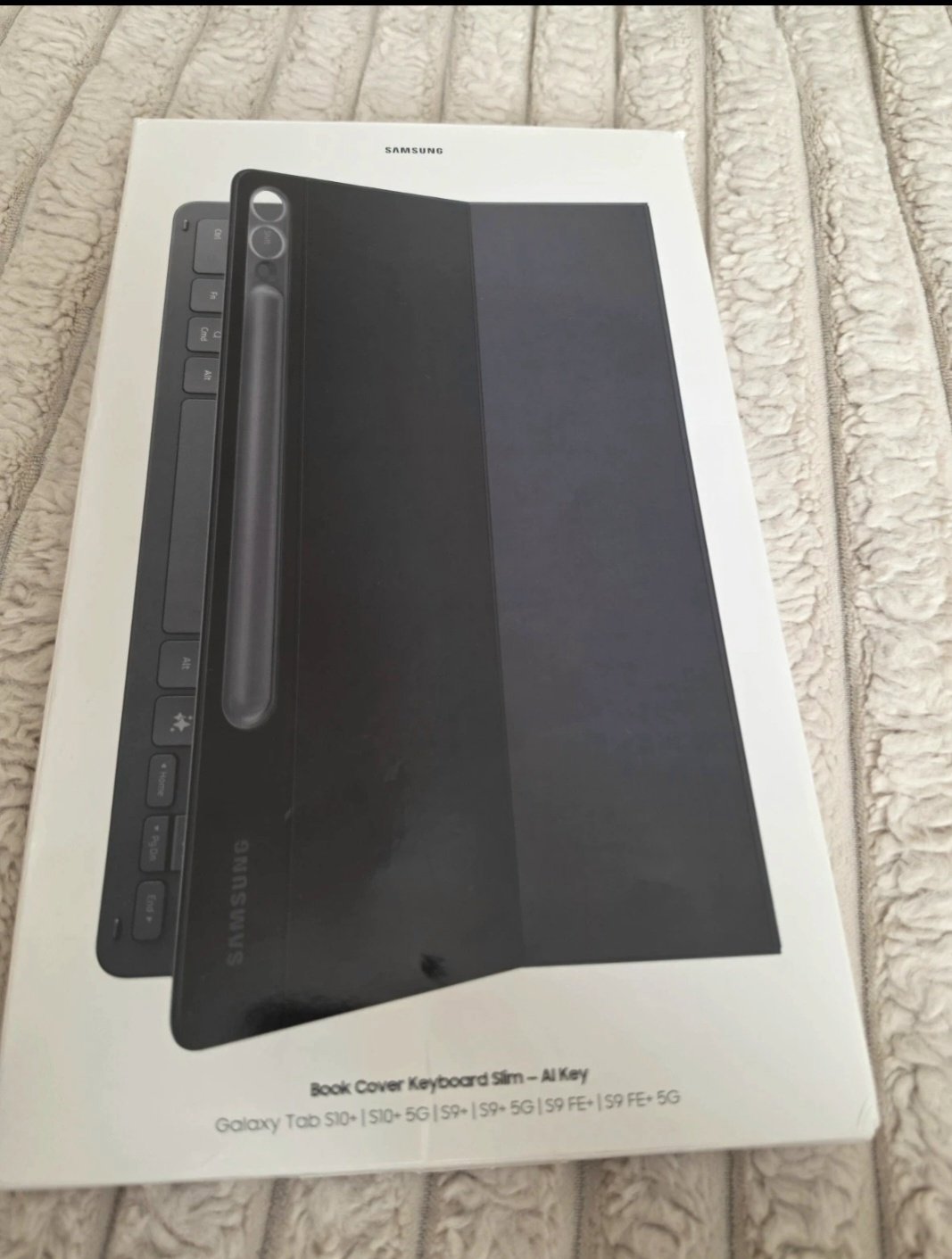 Samsung Book Cover Keyboard Slim for Galaxy Tab S10+, Samsung, 8TB, Excellent condition — preloved on SilentSale®
