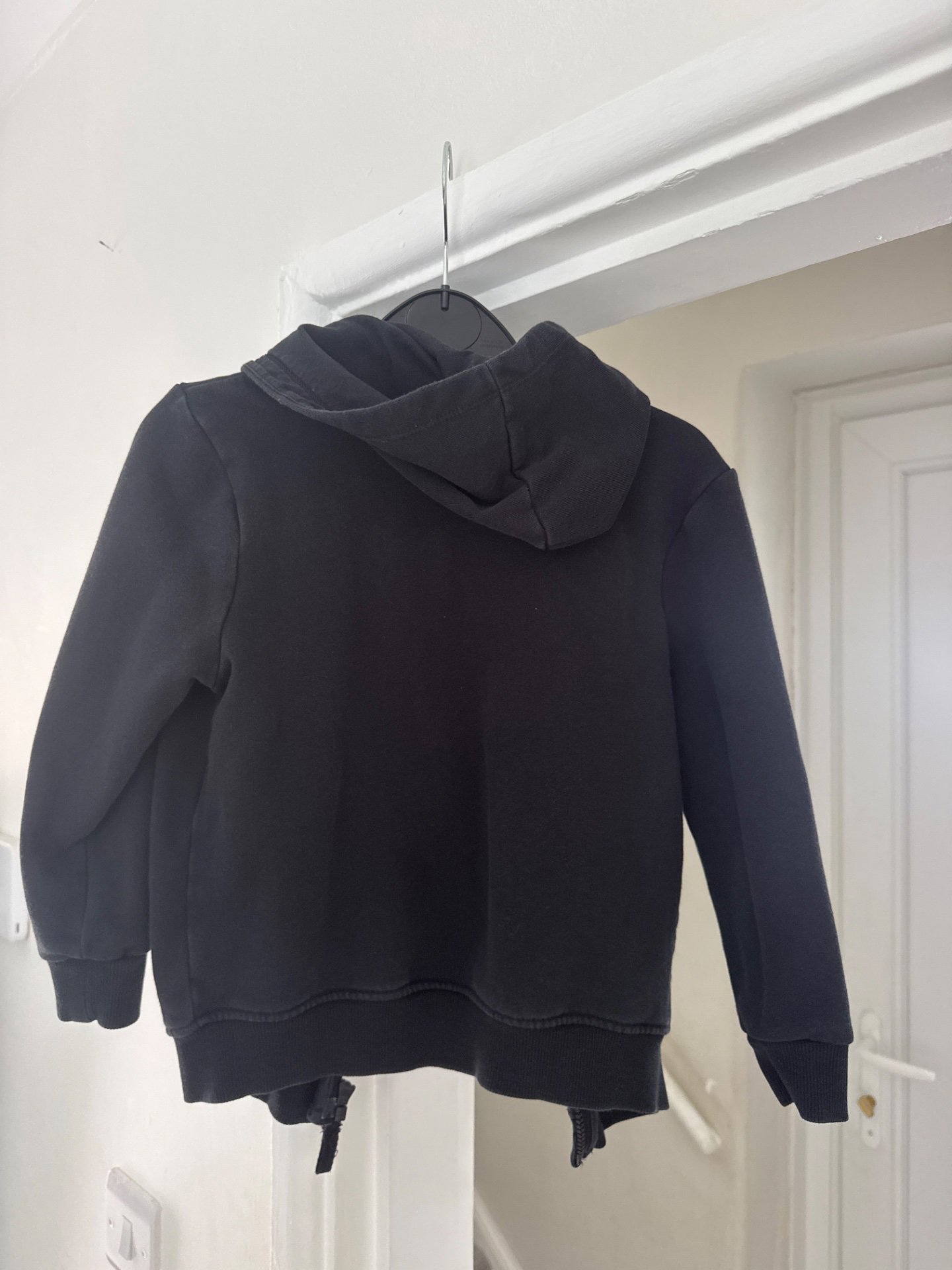 Black Zip-Up Hoodie – Size 4 , TU, 4 years, Good condition — preloved on SilentSale®