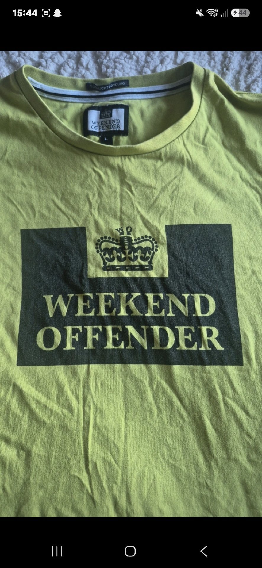 Weekend Offender Yellow Logo Print T-Shirt – Size L, Weekend Offender, L, Good condition — preloved on SilentSale®