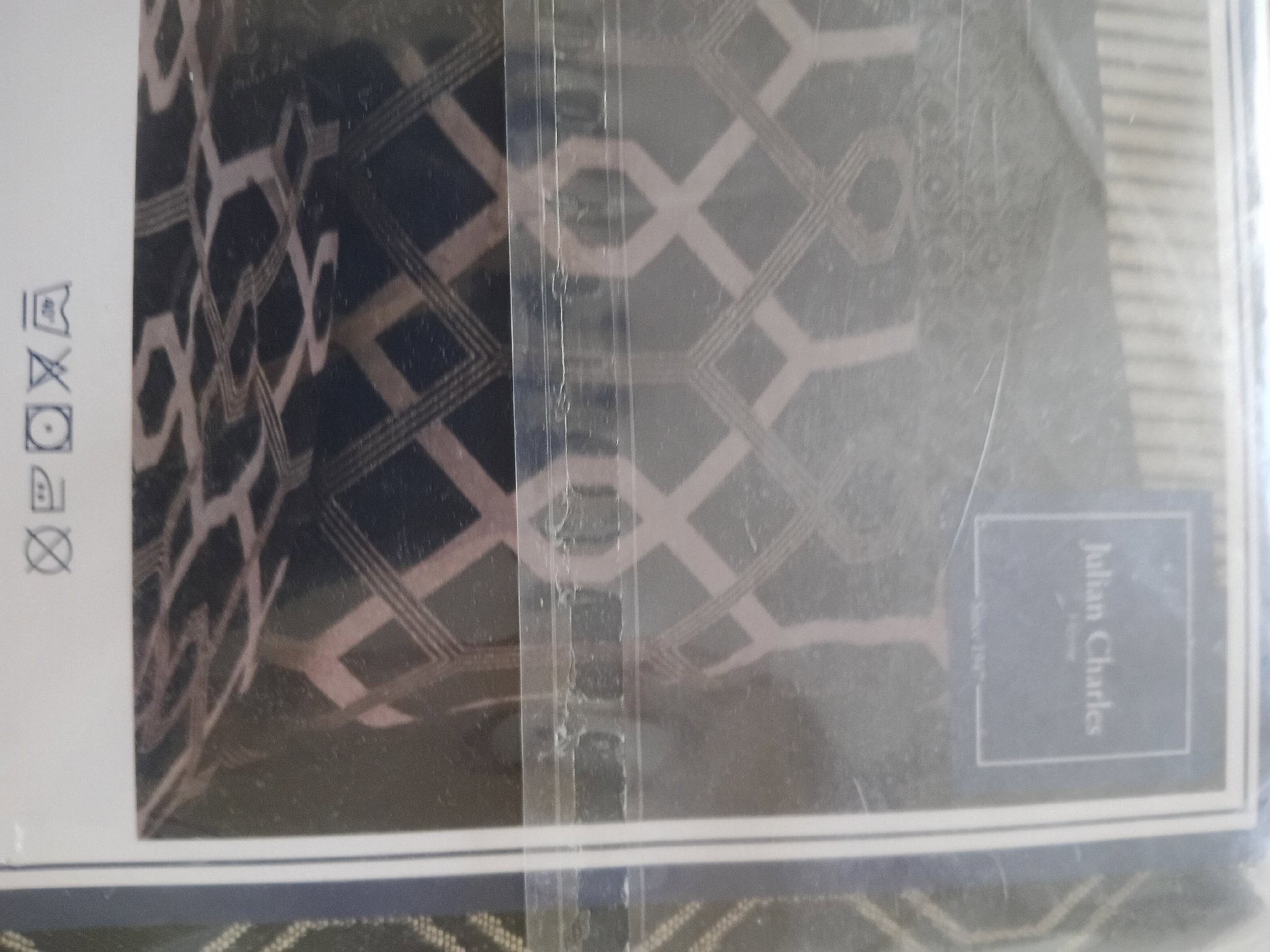 Julian Charles Home Oxford Pillowcase Pair Luxury Jacquard, Julian Charles Home, Medium, New condition — preloved on SilentSale®
