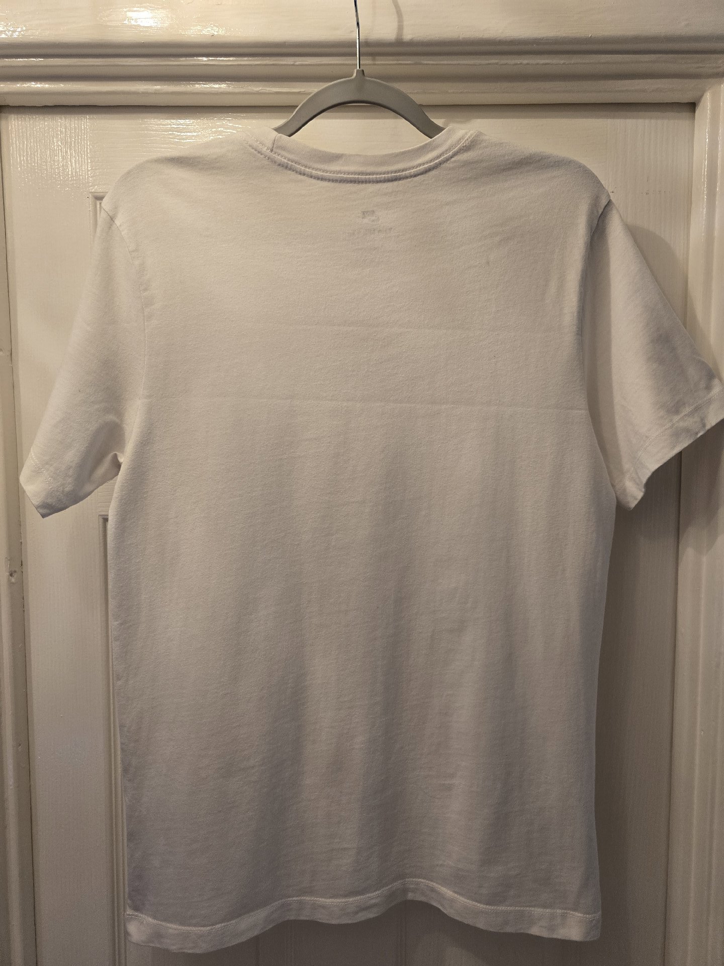 Nike White Logo Print T-Shirt, Nike, M, Like New condition — preloved on SilentSale®