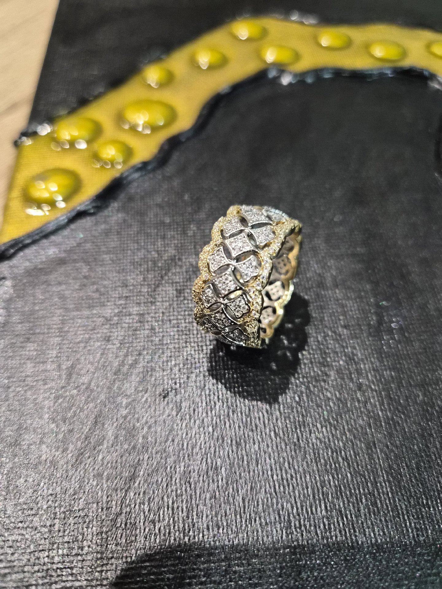 Two Tone Patterned Band Ring, Other, R½, New condition — preloved on SilentSale®