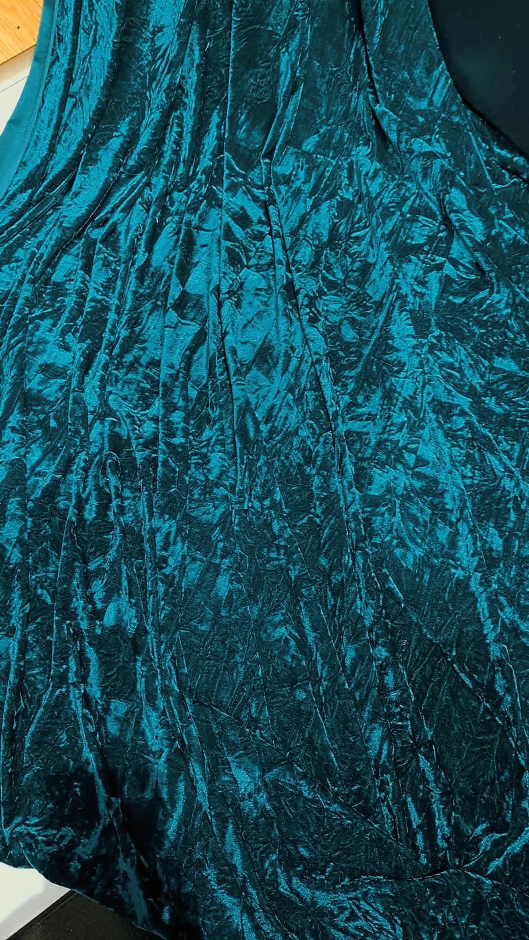 Teal Crushed Velvet Fabric Material, Unbranded, One Size, New condition — preloved on SilentSale®
