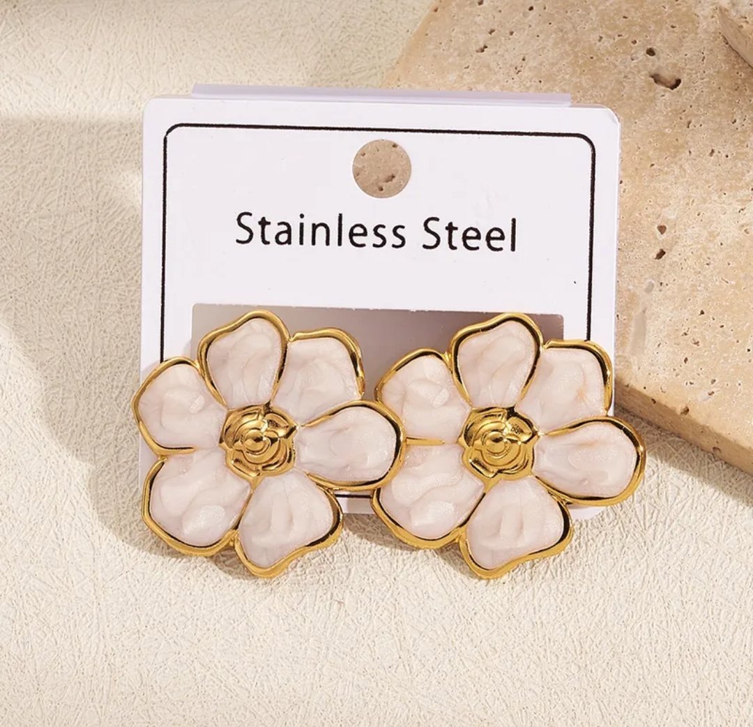 Flower Shaped Stainless Steel Gold Tone Stud Earrings, Vintage, One Size, New condition — preloved on SilentSale®