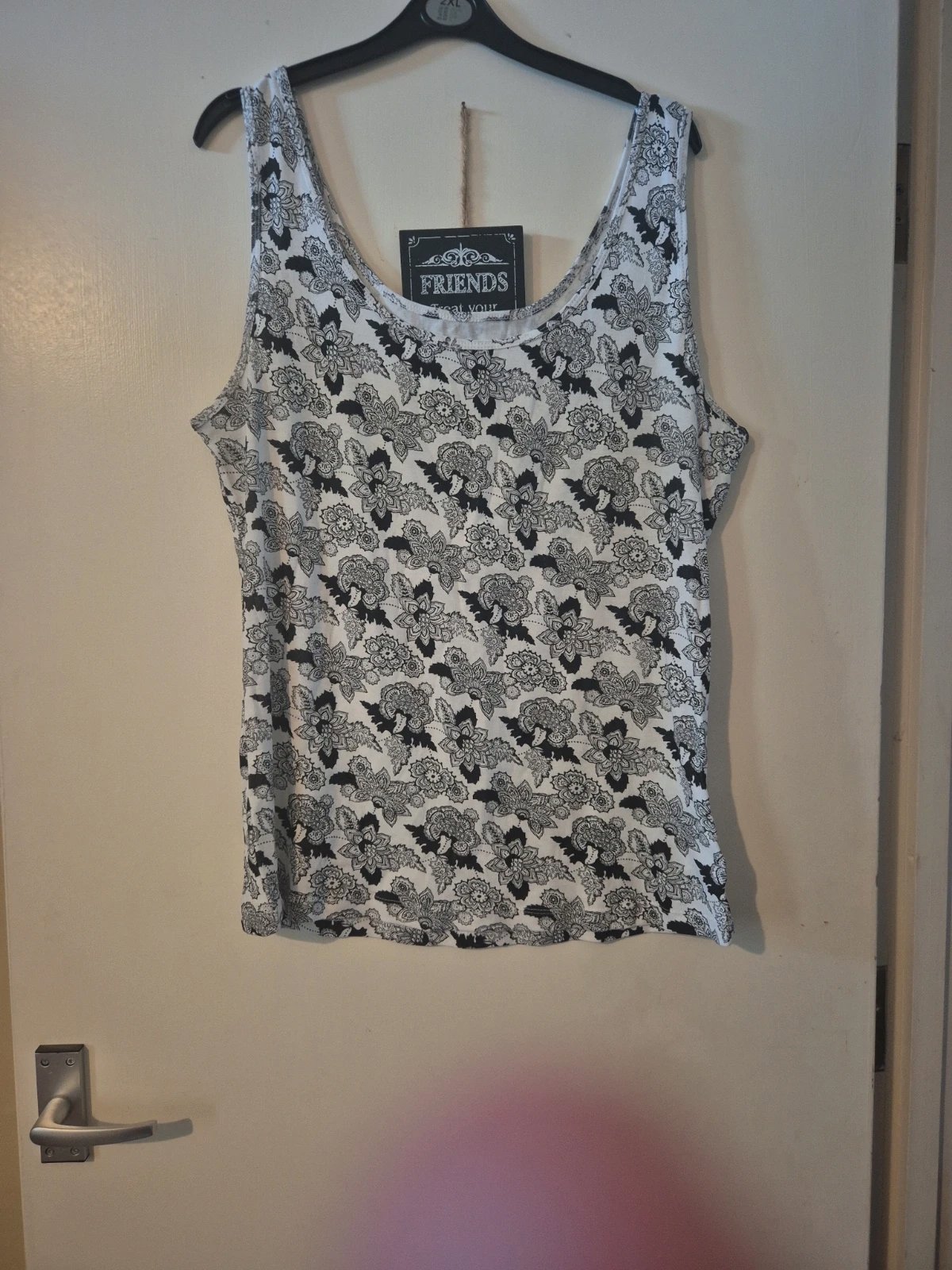 Black & white vest top, Peacocks, XL / UK 20-22, Excellent condition — preloved on SilentSale®
