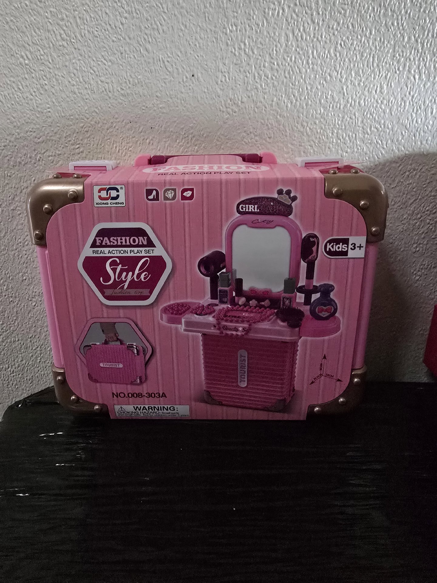 Kids Pink Fashion Real Action Play Set Vanity Case, Xiong Cheng, 3 years, New condition — preloved on SilentSale®