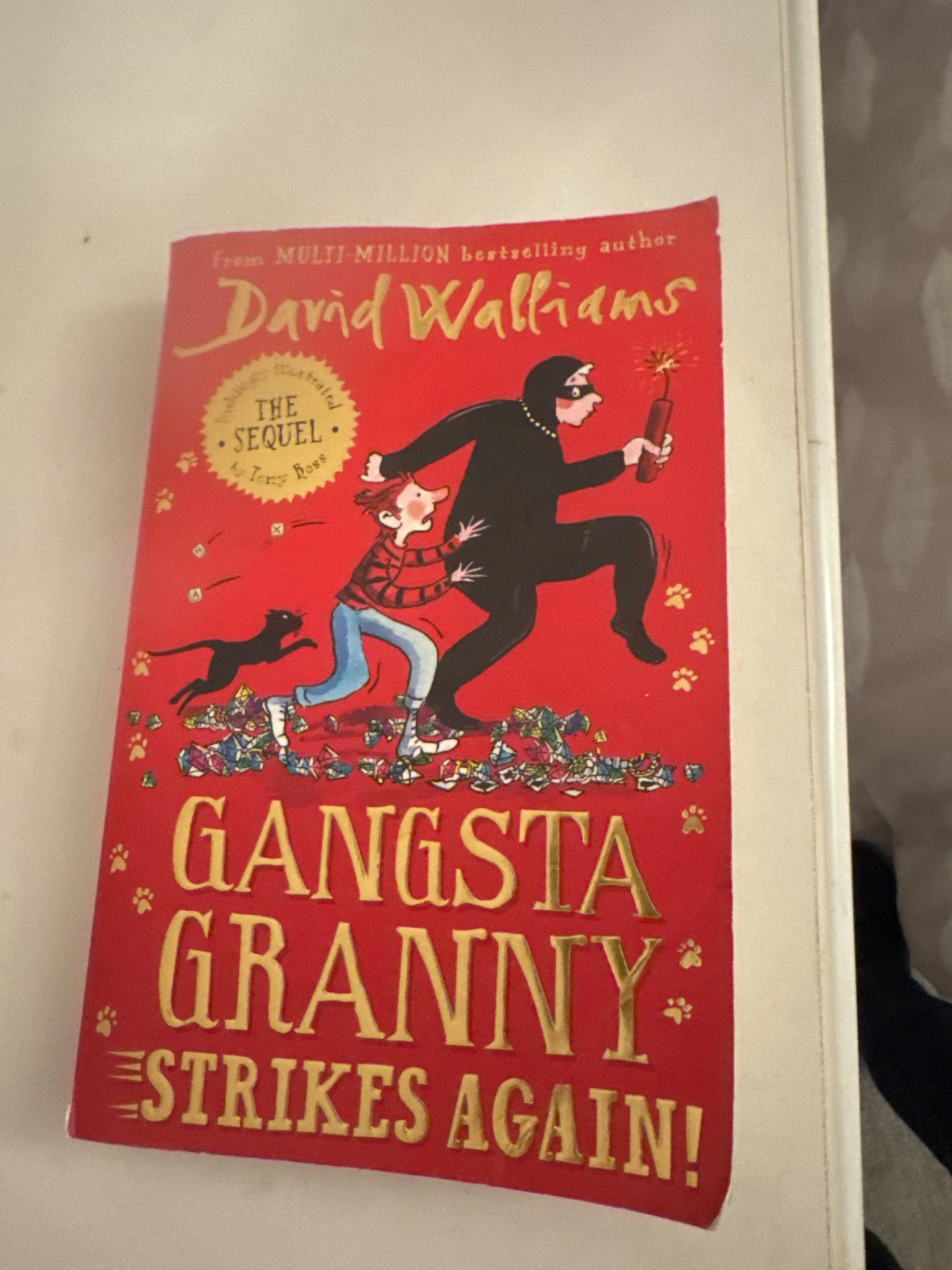 Gangsta Granny Strikes Again! — David Walliams, HarperCollins Publishers, One Size, Good condition — preloved on SilentSale®