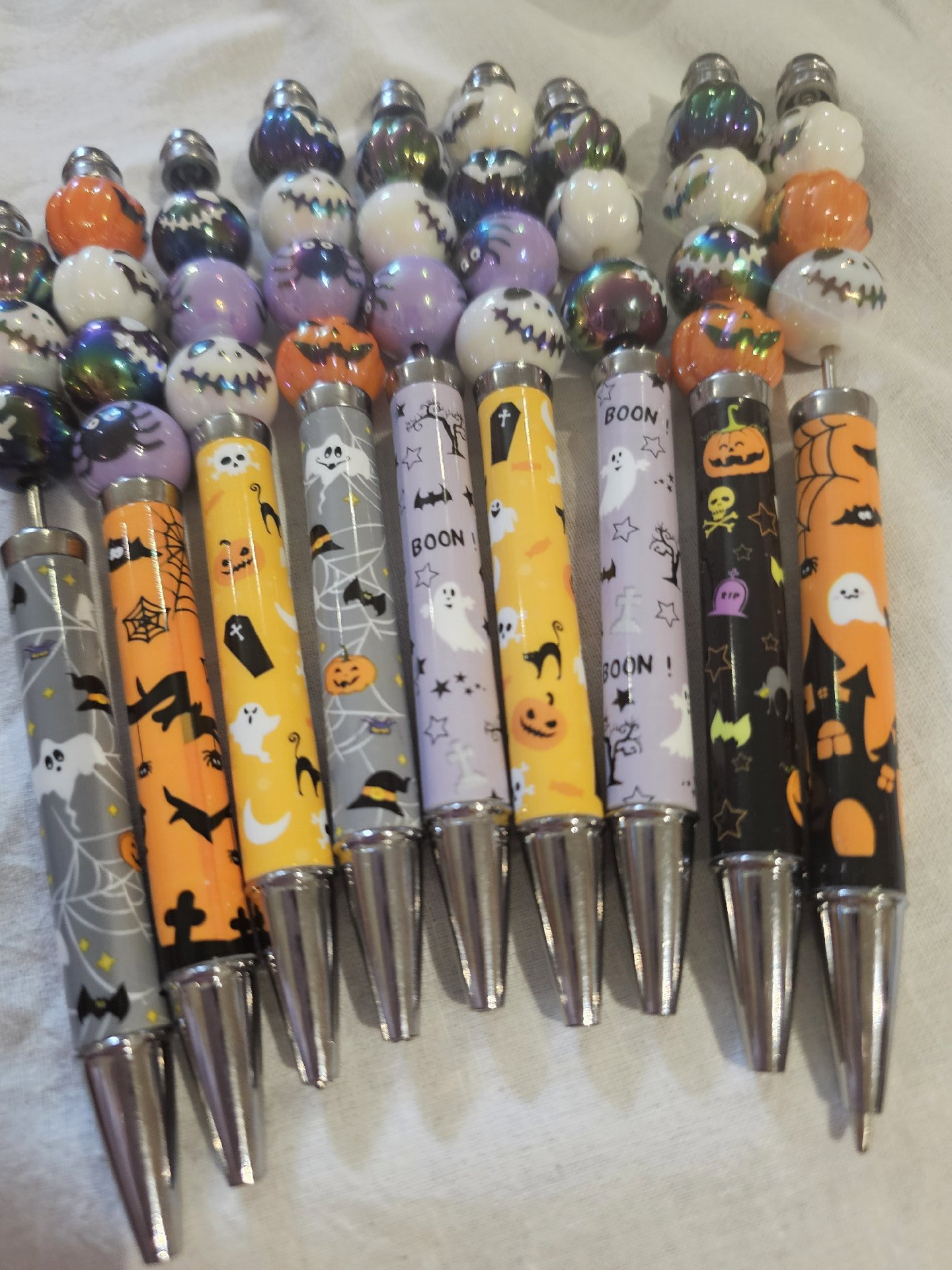 Halloween Themed fridget Ballpoint Pens Set of 8, Unbranded, Medium, New condition — preloved on SilentSale®