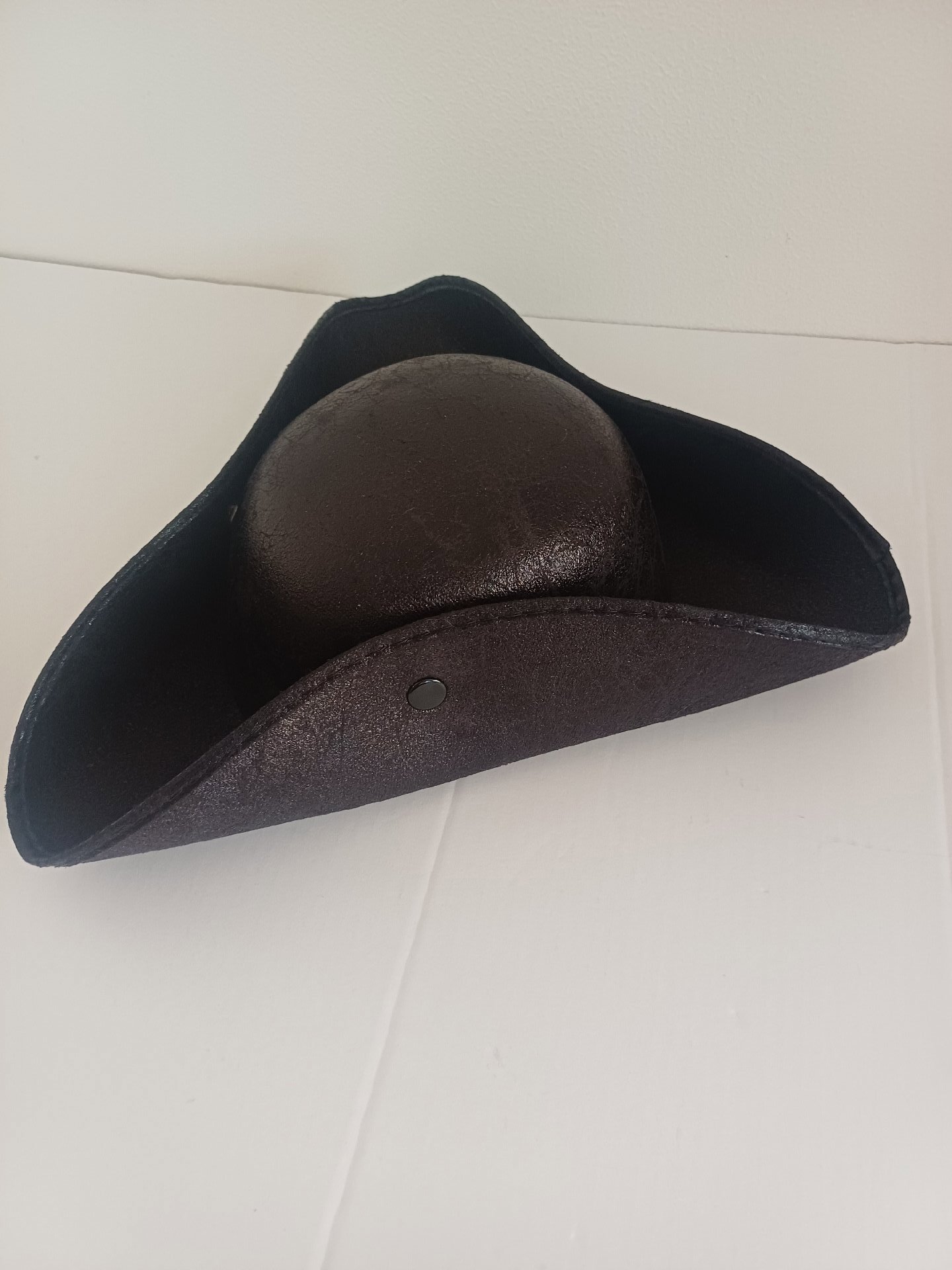 Black Pirate Tricorn Hat, Unbranded, One Size, New condition — preloved on SilentSale®