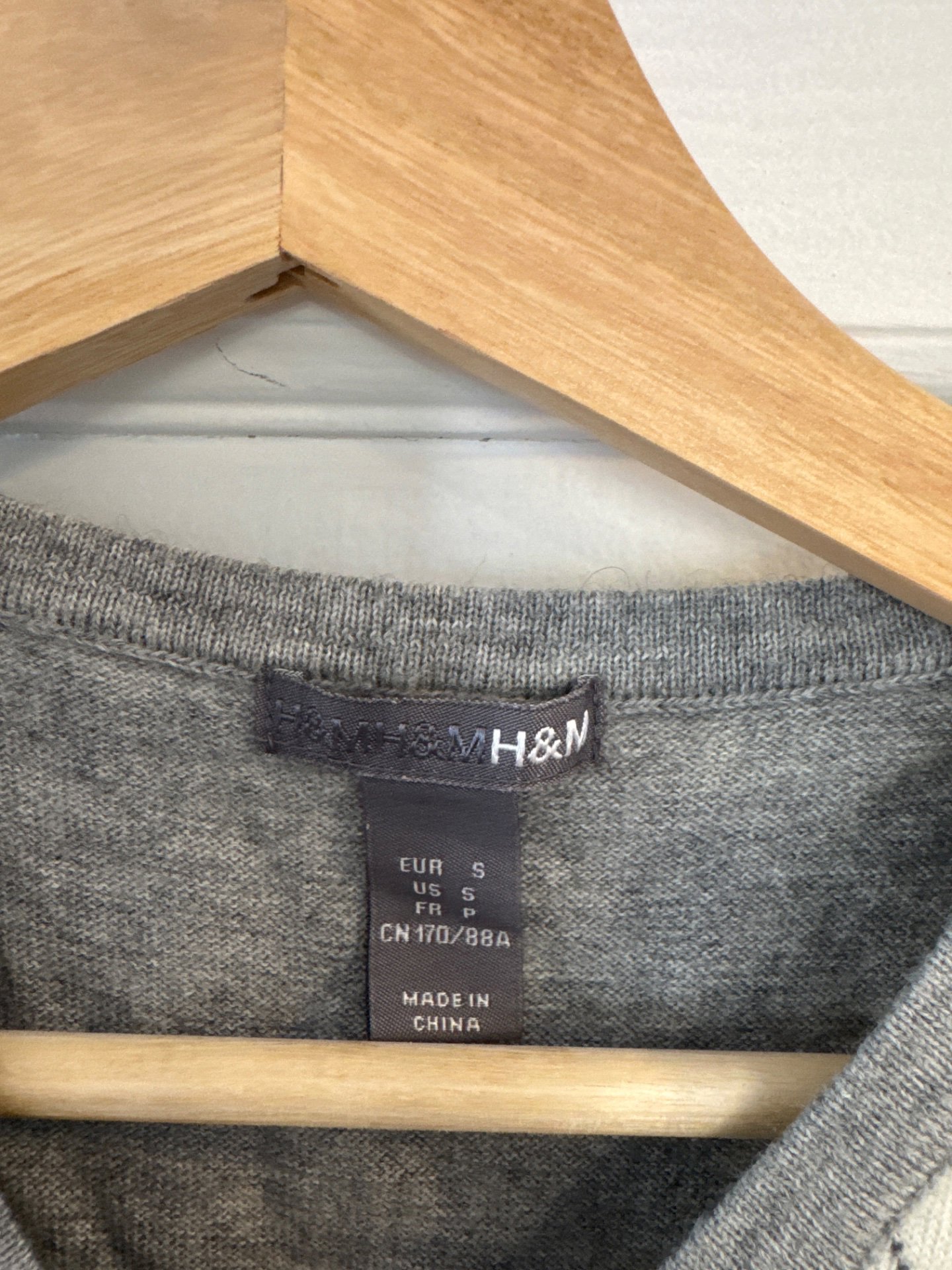 Grey Argyle Knit Sleeveless Jumper – Size M, H&M, S, Excellent condition — preloved on SilentSale®