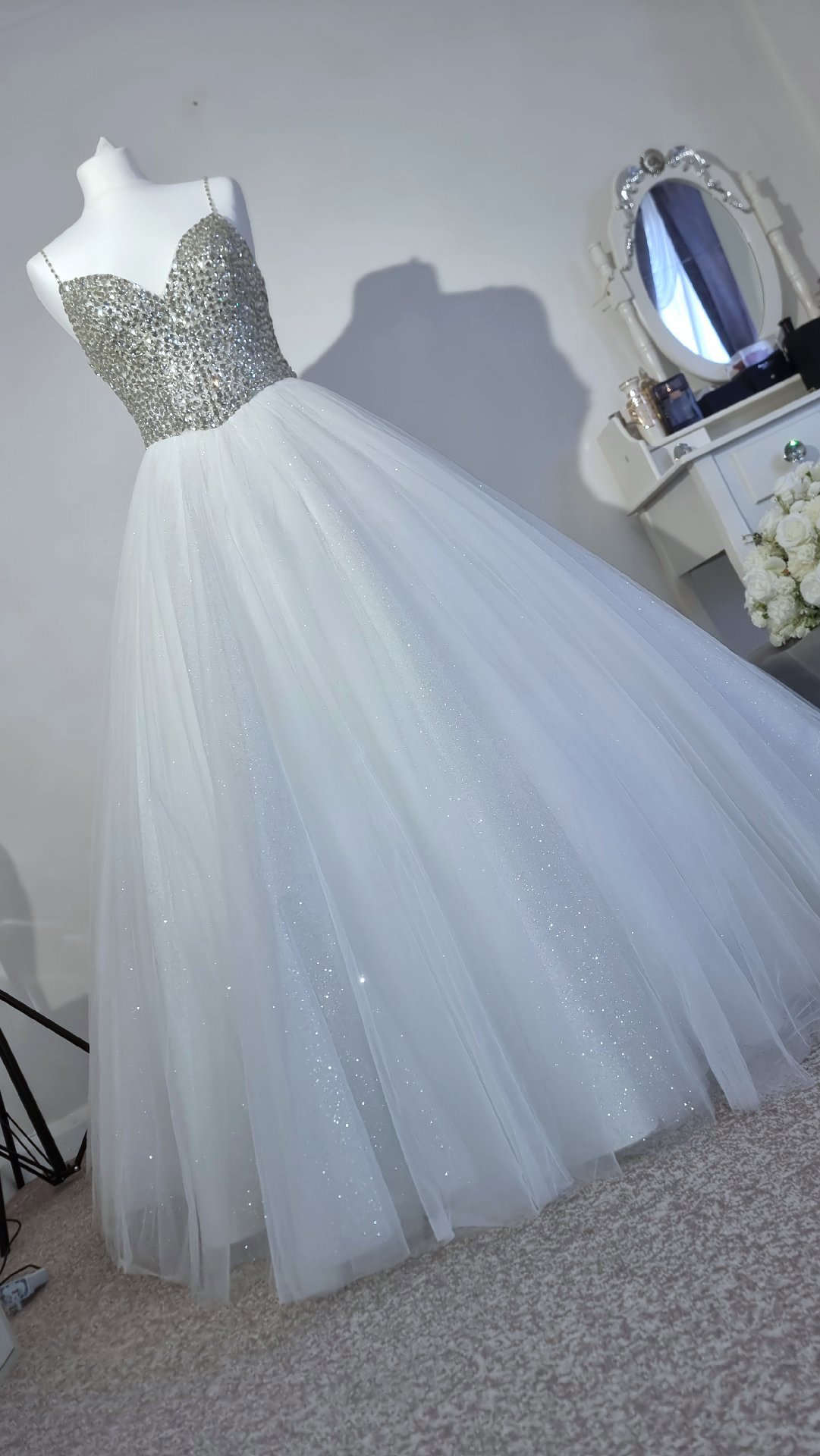 White Glitter Tulle Ball Gown Dress with Silver Beaded Bodice, Unbranded, 8, New condition — preloved on SilentSale®