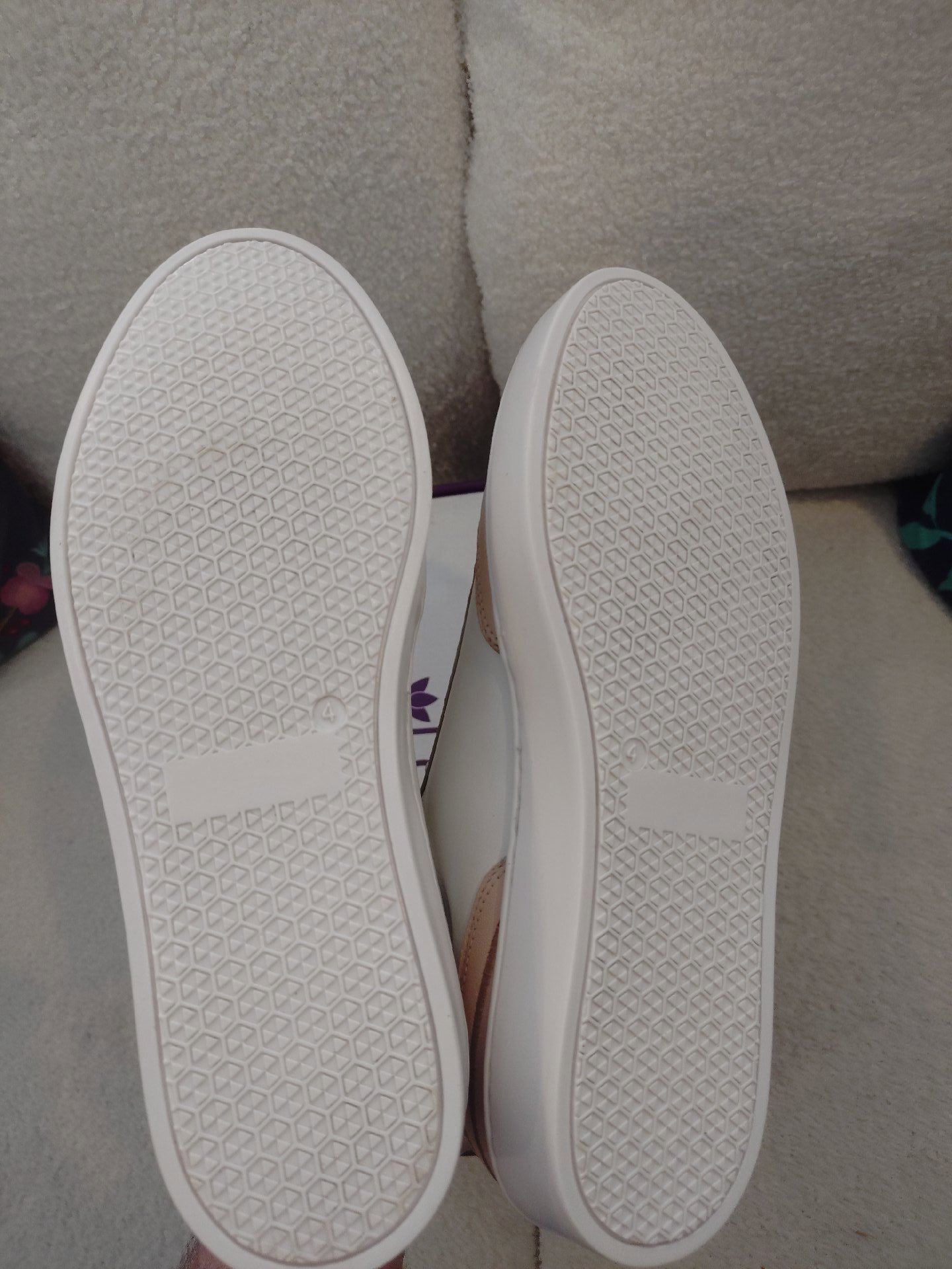Skechers Sierra White and Pink Trainers – UK 4, Lotus, 4, New condition — preloved on SilentSale®