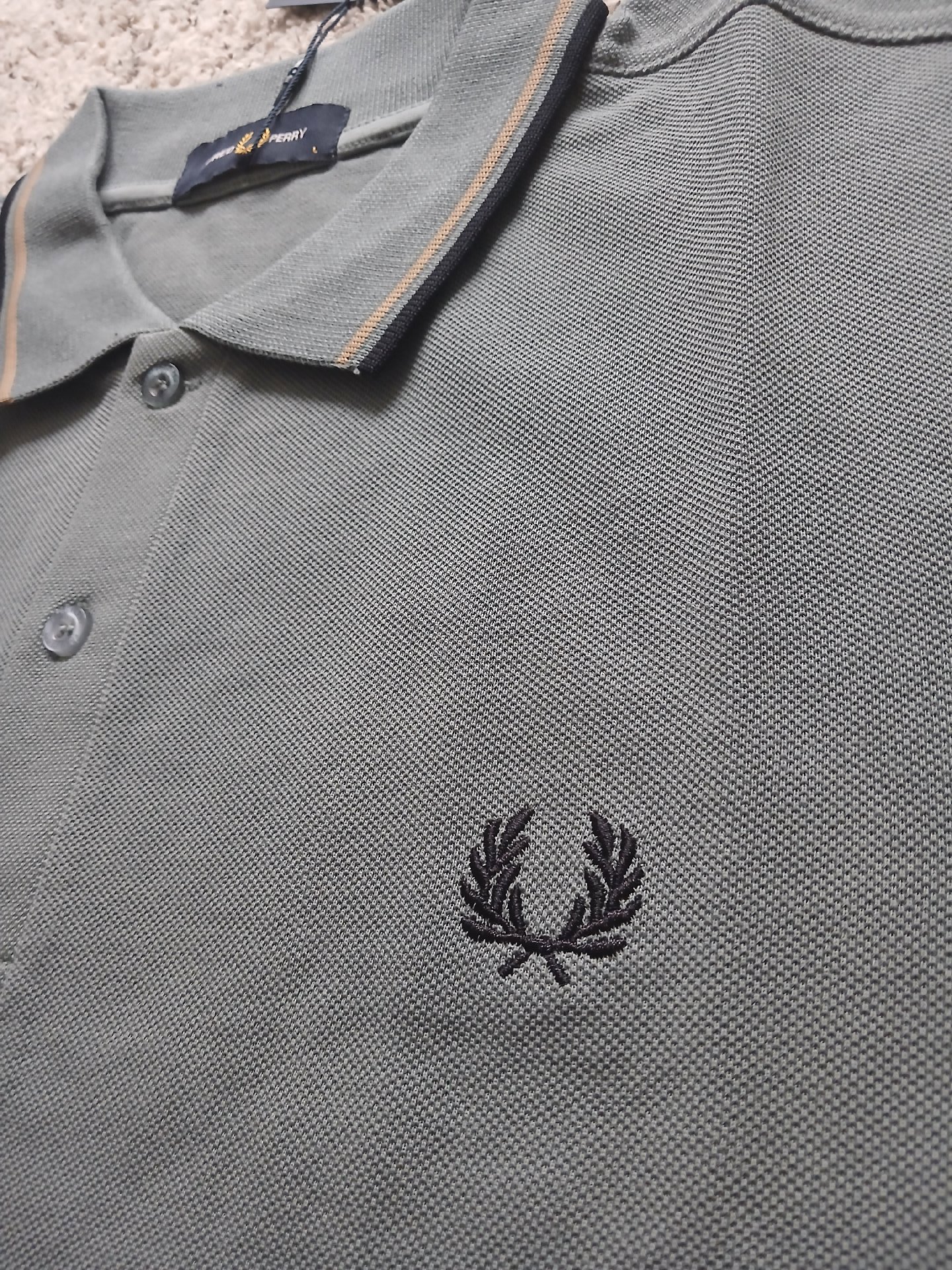 Fred perry polo shirt size large grey in colour , Fred Perry, L, New condition — preloved on SilentSale®