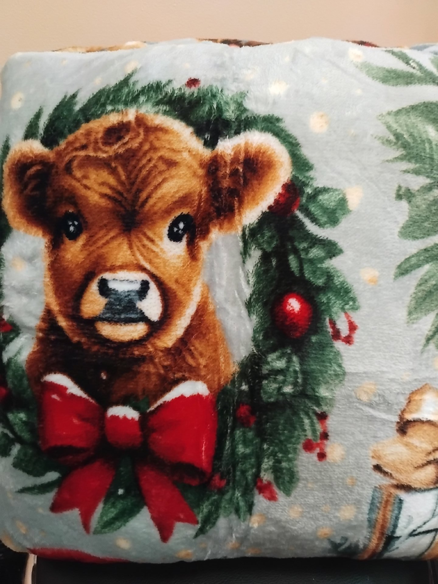 Christmas Cushion with calf and Wreath Design, cotton king, Medium, Excellent condition — preloved on SilentSale®
