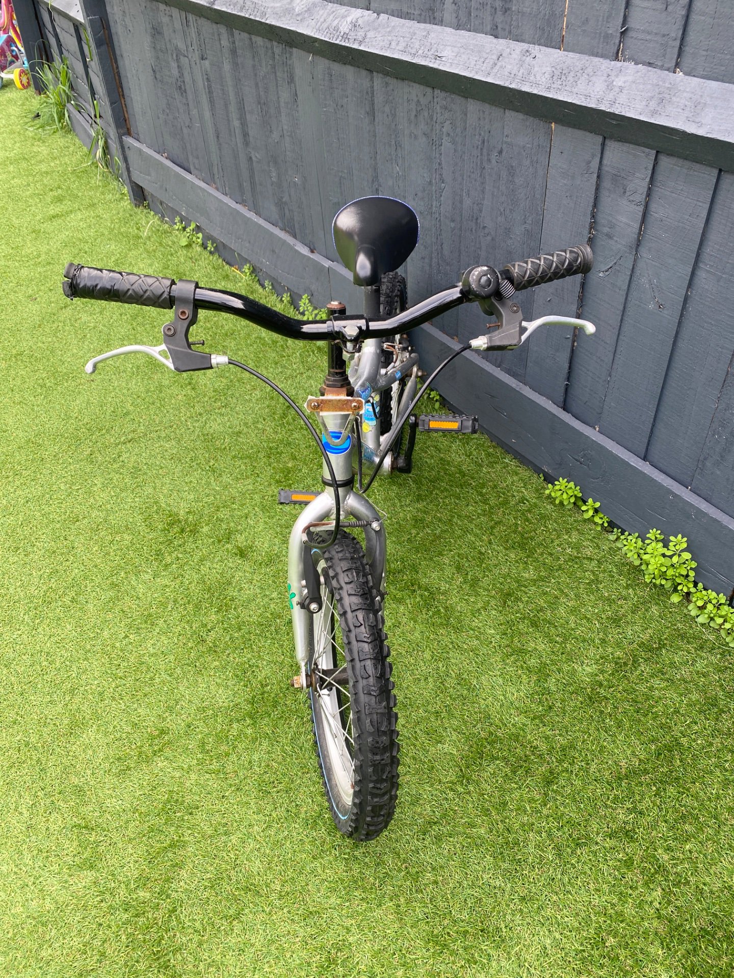 Children's Silver Bicycle with Training Wheels, Dawes, 5 years, Good condition — preloved on SilentSale®