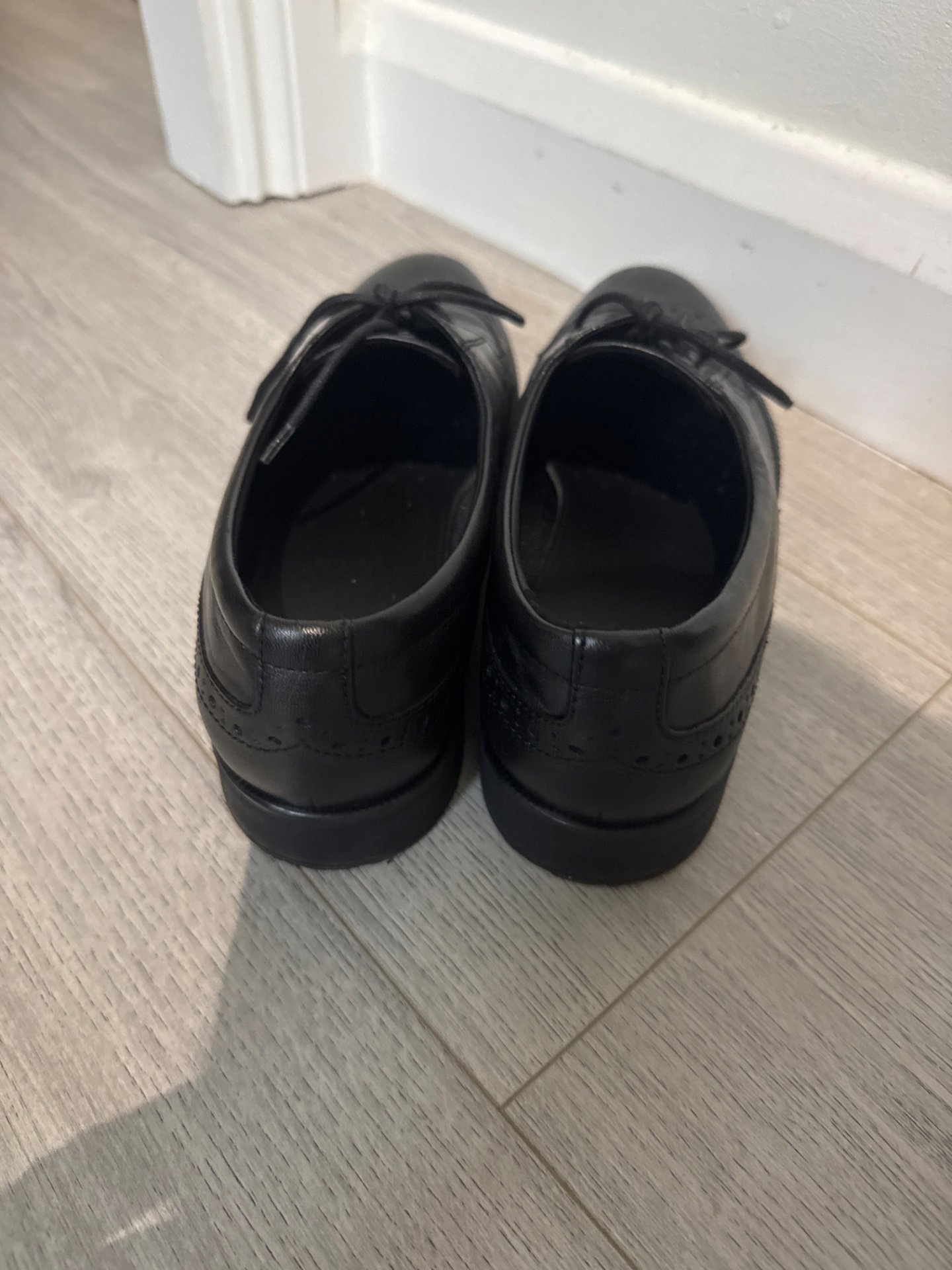 Geox Black Leather Brogue Lace-Up Shoes – UK 6 EU 39, Geox, 6, Like New condition — preloved on SilentSale®