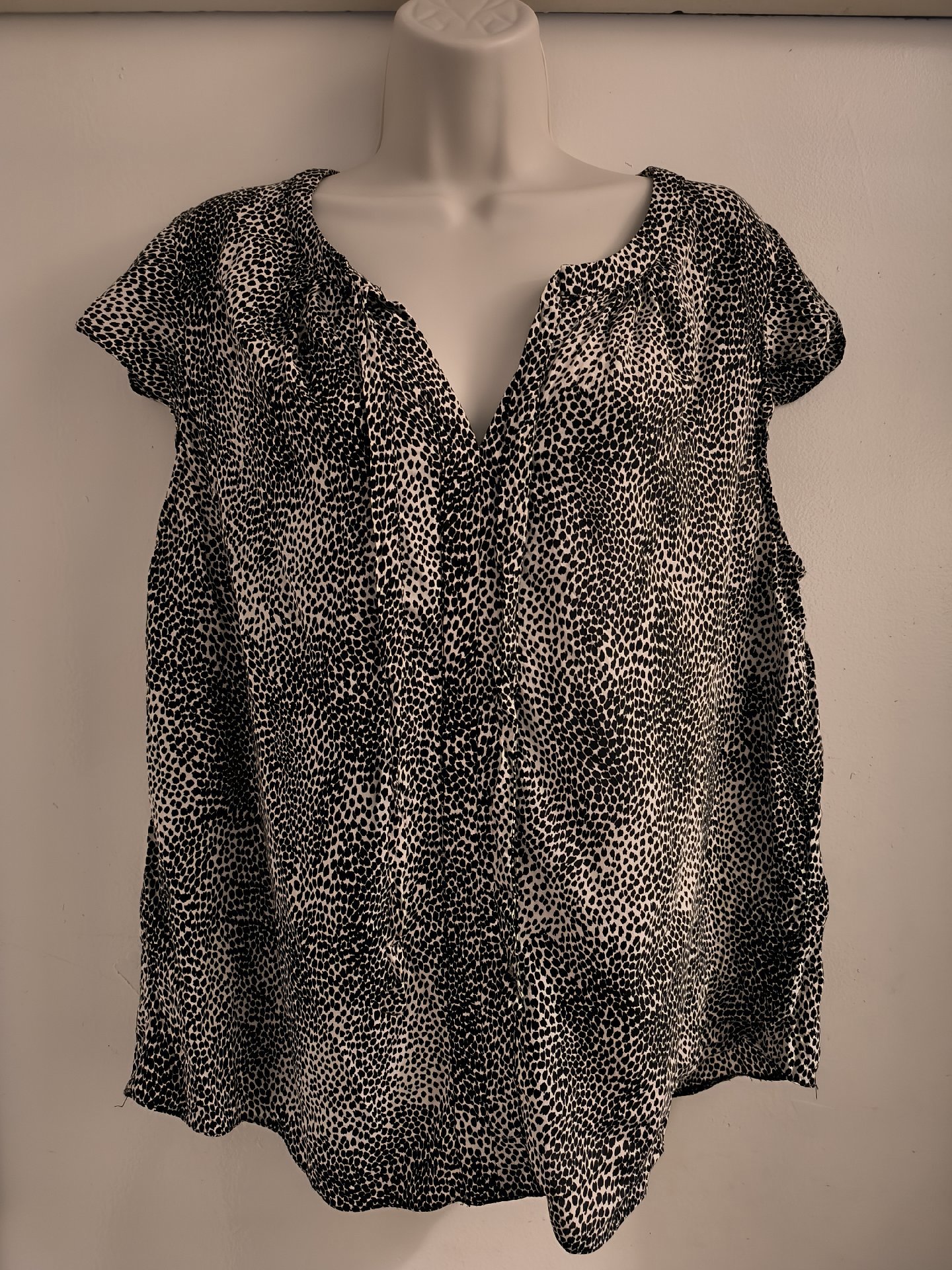 Dorothy Perkins Black and White Printed Blouse – UK 16, Dorothy Perkins, 16, Like New condition — preloved on SilentSale®