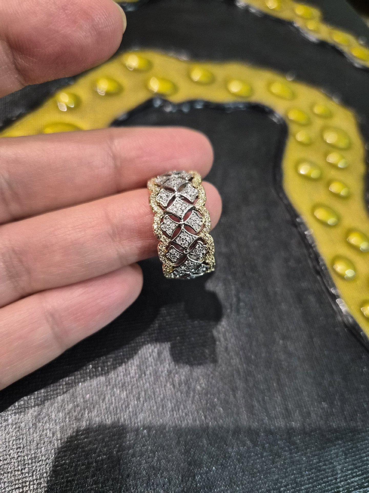 Two Tone Patterned Band Ring, Other, R½, New condition — preloved on SilentSale®