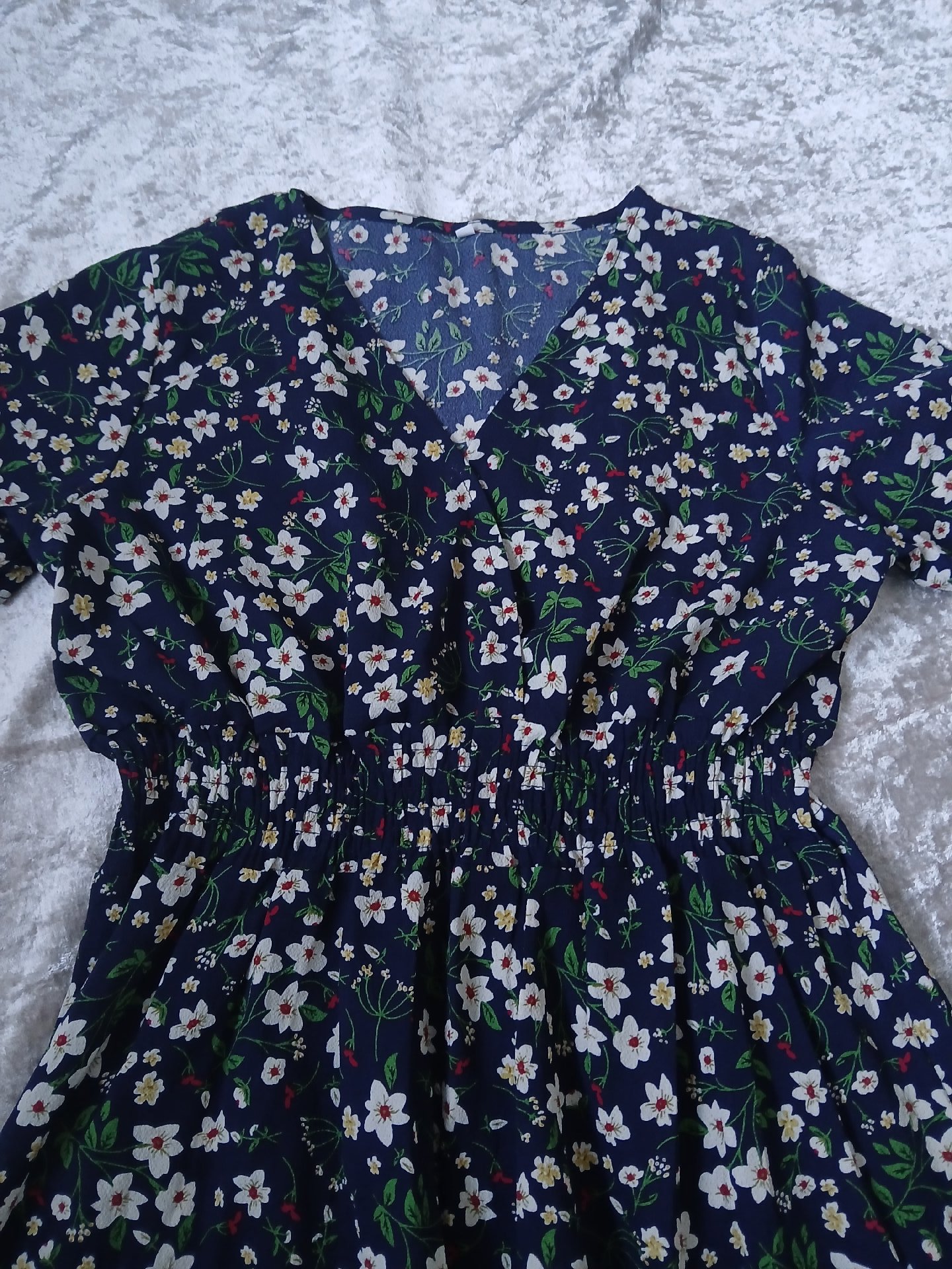 Navy Floral Midi Dress with V Neck and Elastic Waist, Unbranded, M, Excellent condition — preloved on SilentSale®