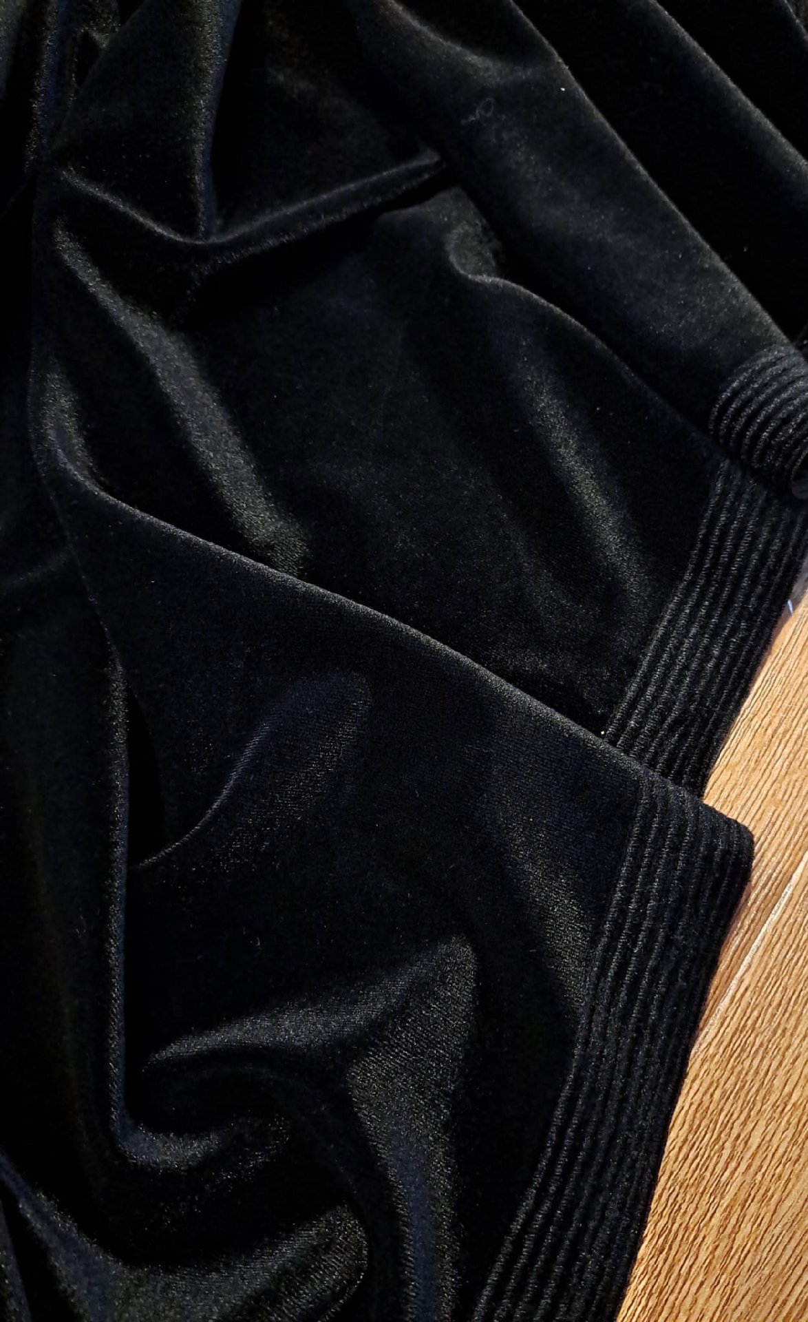 Black Velvet Fabric Piece, Velvet, One Size, New condition — preloved on SilentSale®