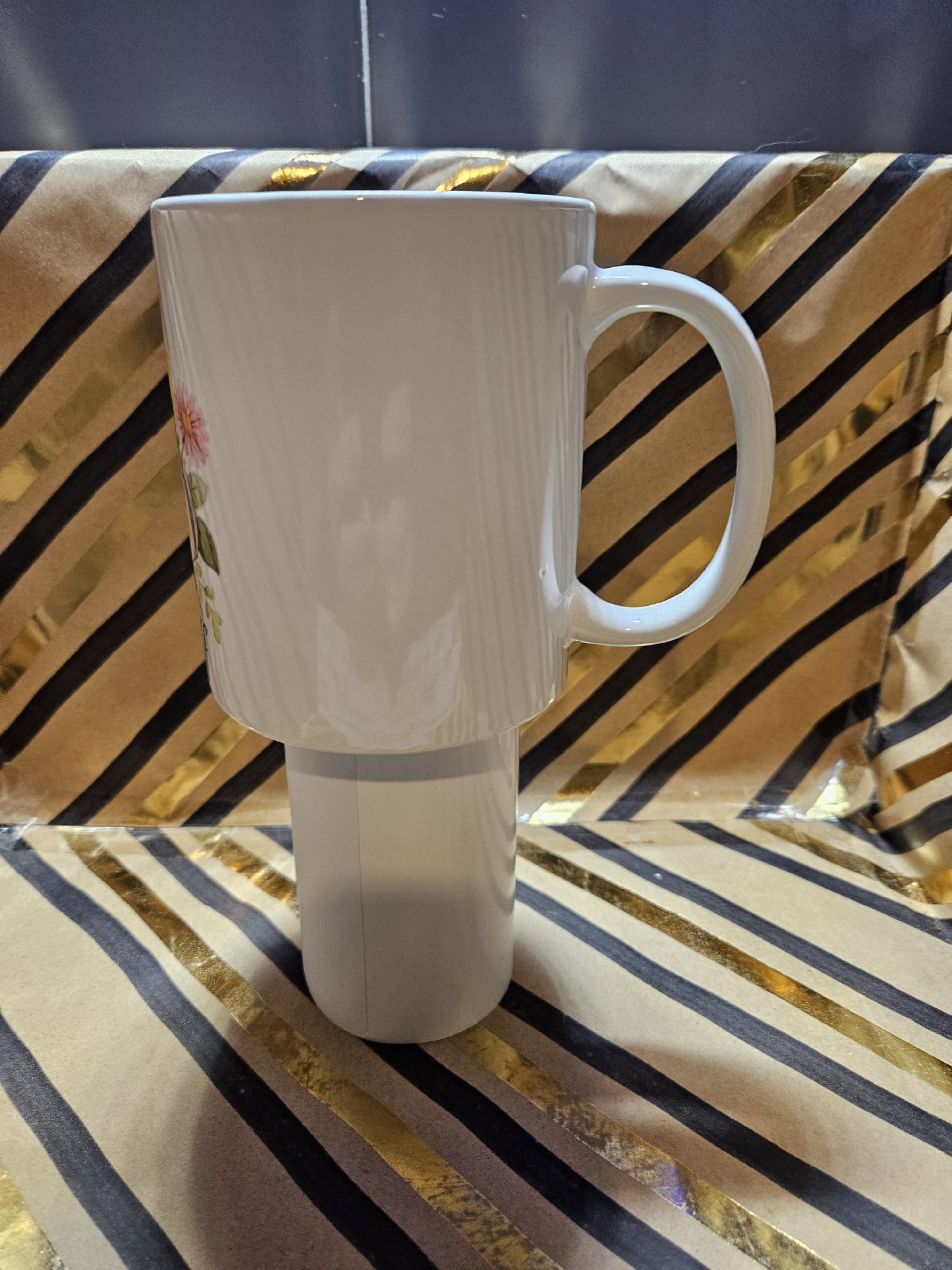 Ceramic Mug with Floral and Salt Shaker Design, Unbranded, One Size, New condition — preloved on SilentSale®