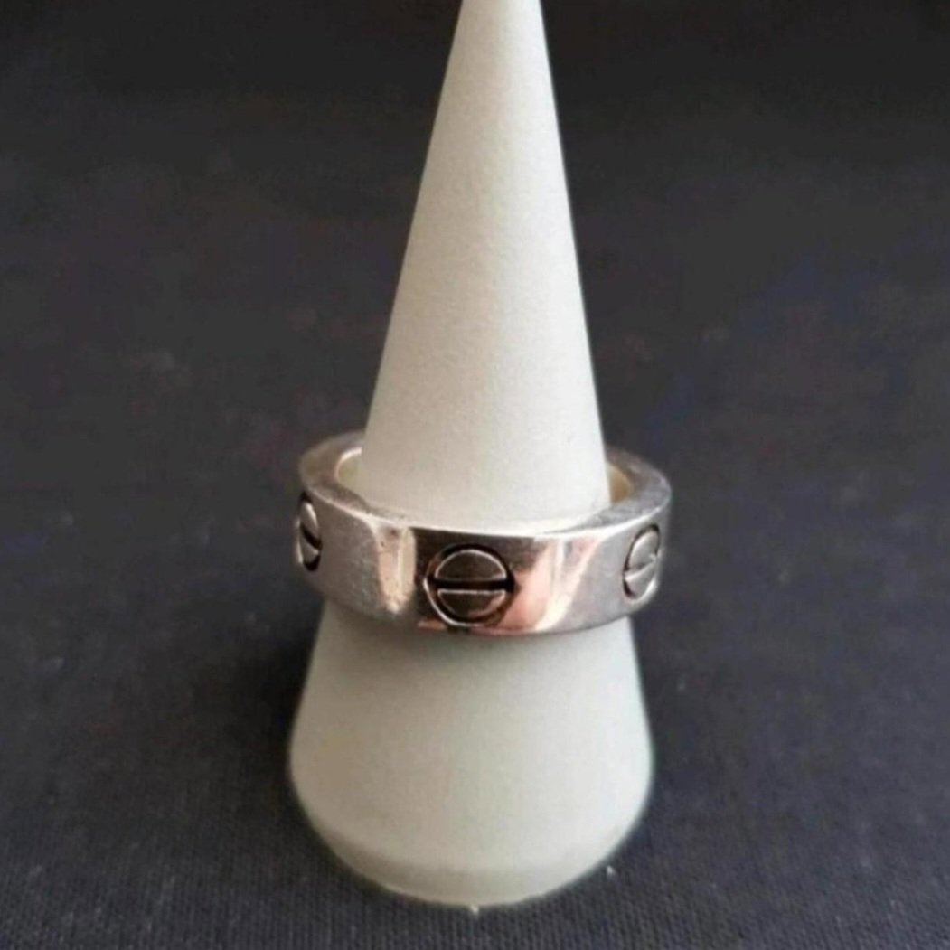 Solid 925 sterling silver ring with screw pattern. Size V, sterling silver, V, New condition — preloved on SilentSale®