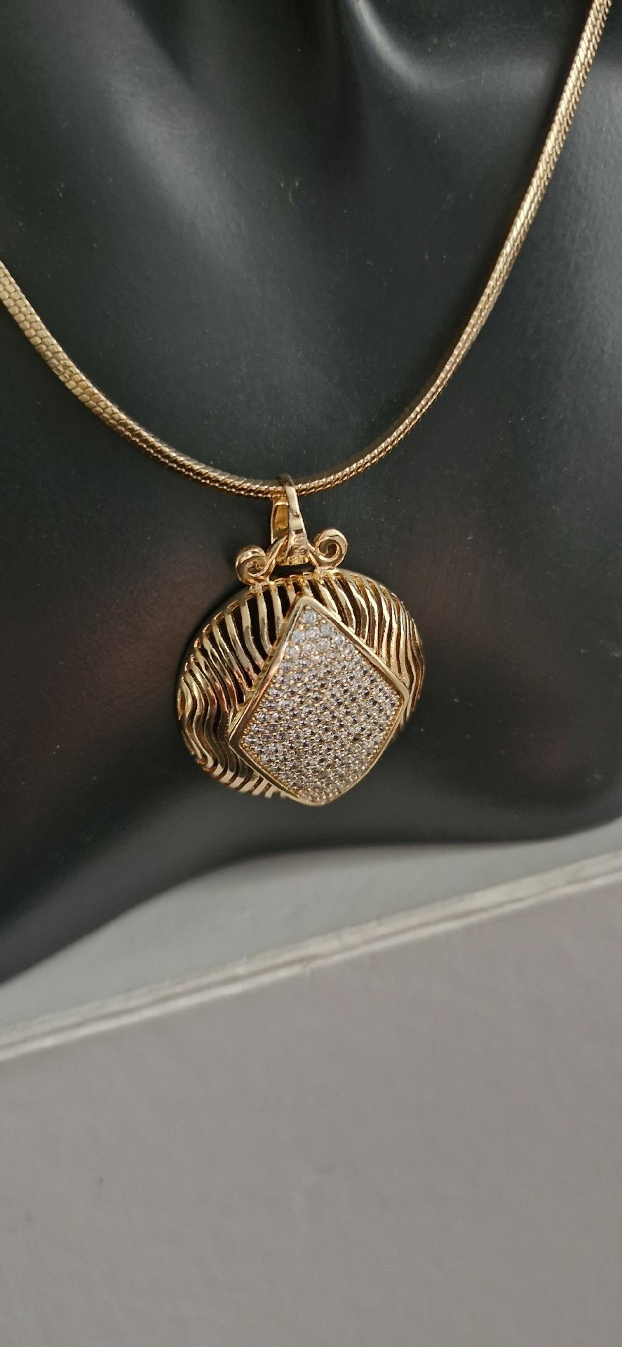 Gold Tone Pendant Necklace with Rhinestone Detail, Gold Tone, One Size, Excellent condition — preloved on SilentSale®