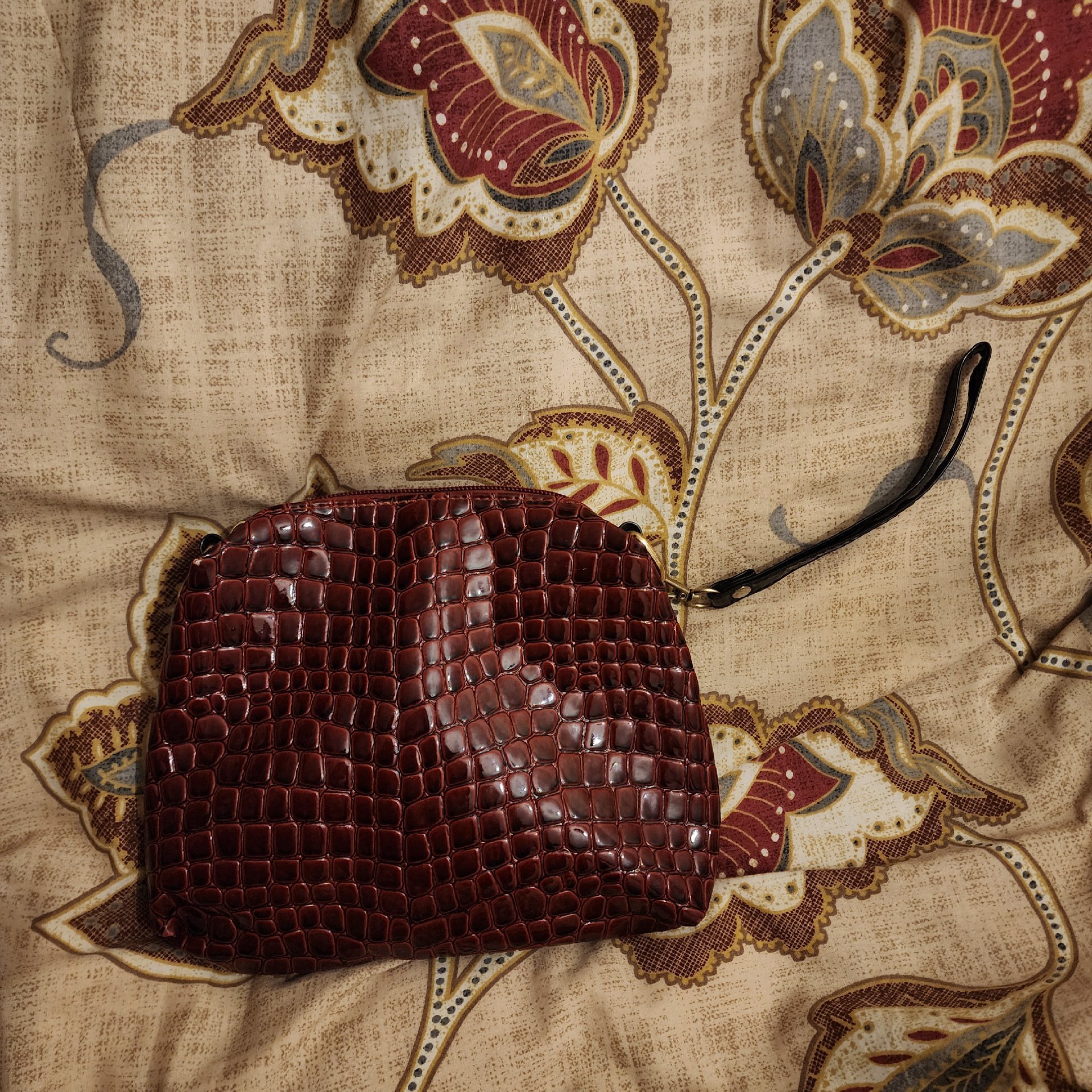 Hand bag with makeup pouch , Unbranded, Medium, Excellent condition — preloved on SilentSale®