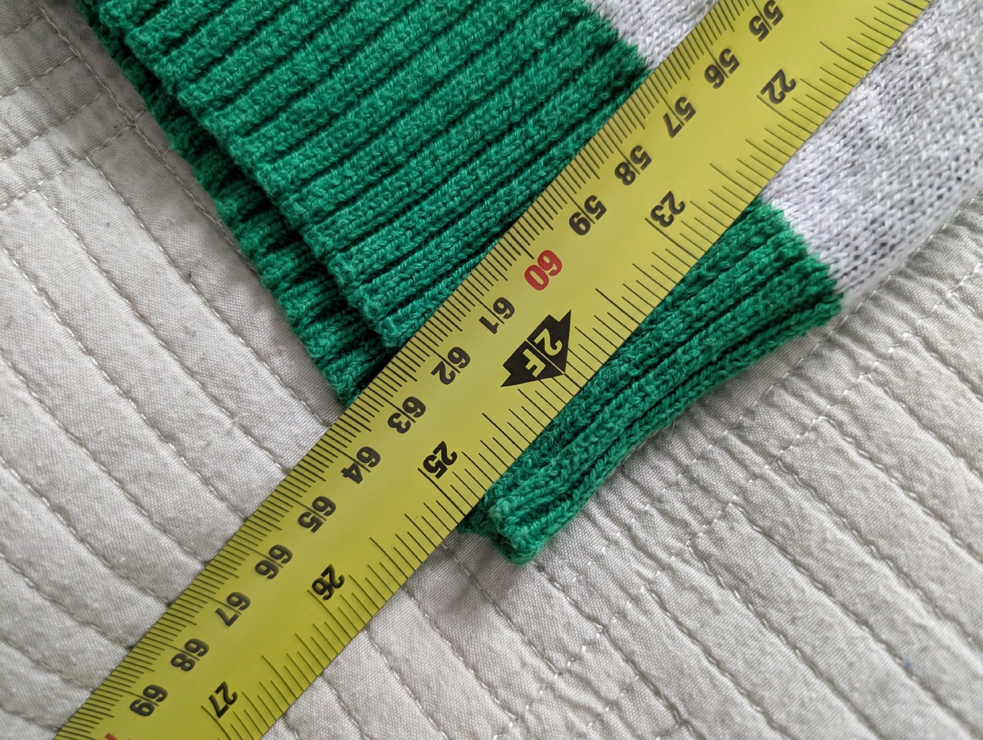 Well Worn Green Santa Floss Christmas Jumper – Large, Well Worn, L, Good condition — preloved on SilentSale®