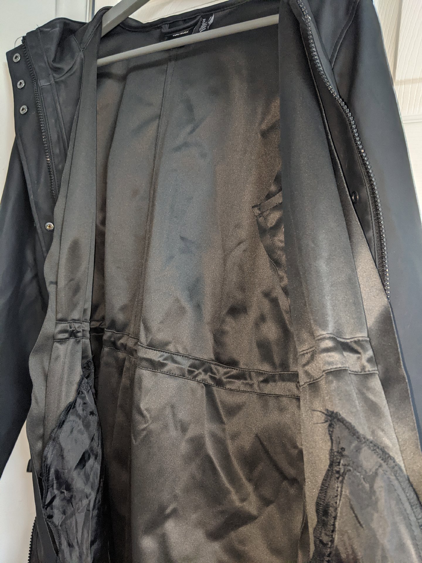 Black Hooded Waterproof Raincoat Jacket, vero model, M, New condition — preloved on SilentSale®