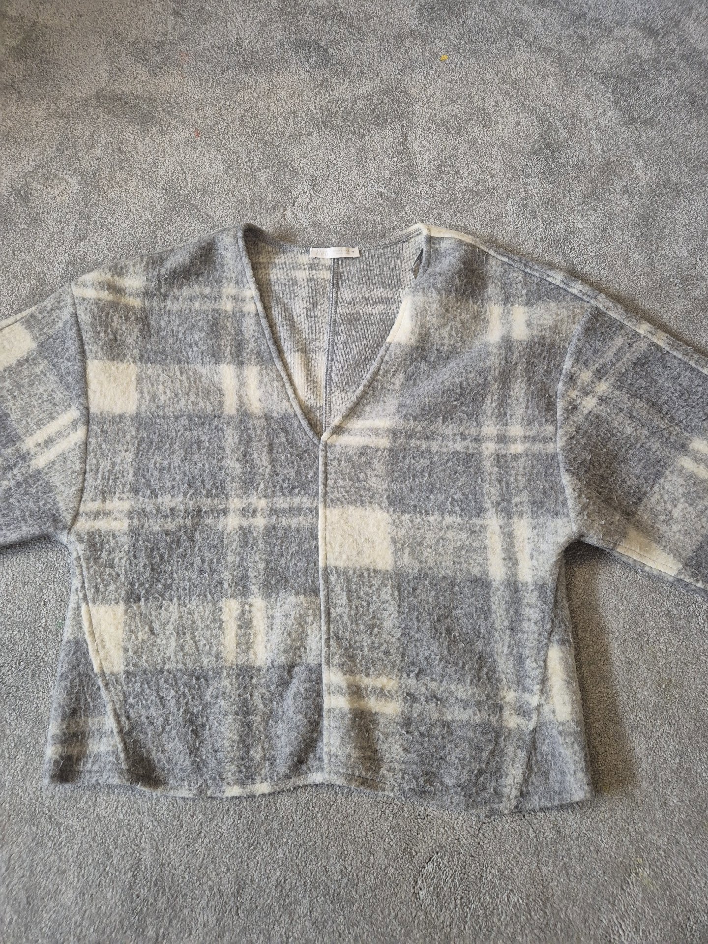 Zara Grey Check V-Neck Sweater Jumper – M, Zara, M, Good condition — preloved on SilentSale®