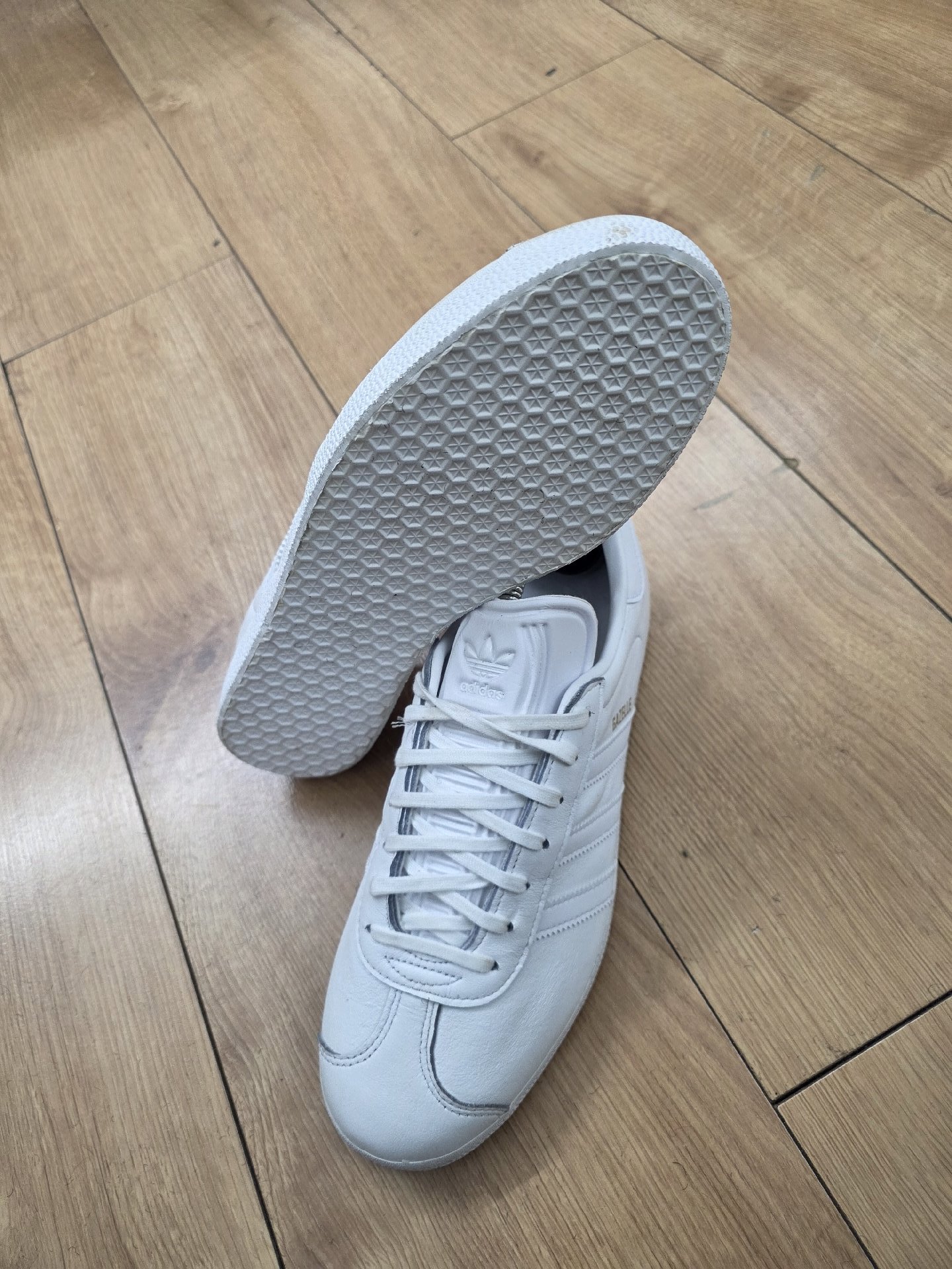 Adidas Gazelle White Leather Trainers uk 9.5, Adidas, 9.5, New condition — preloved on SilentSale®