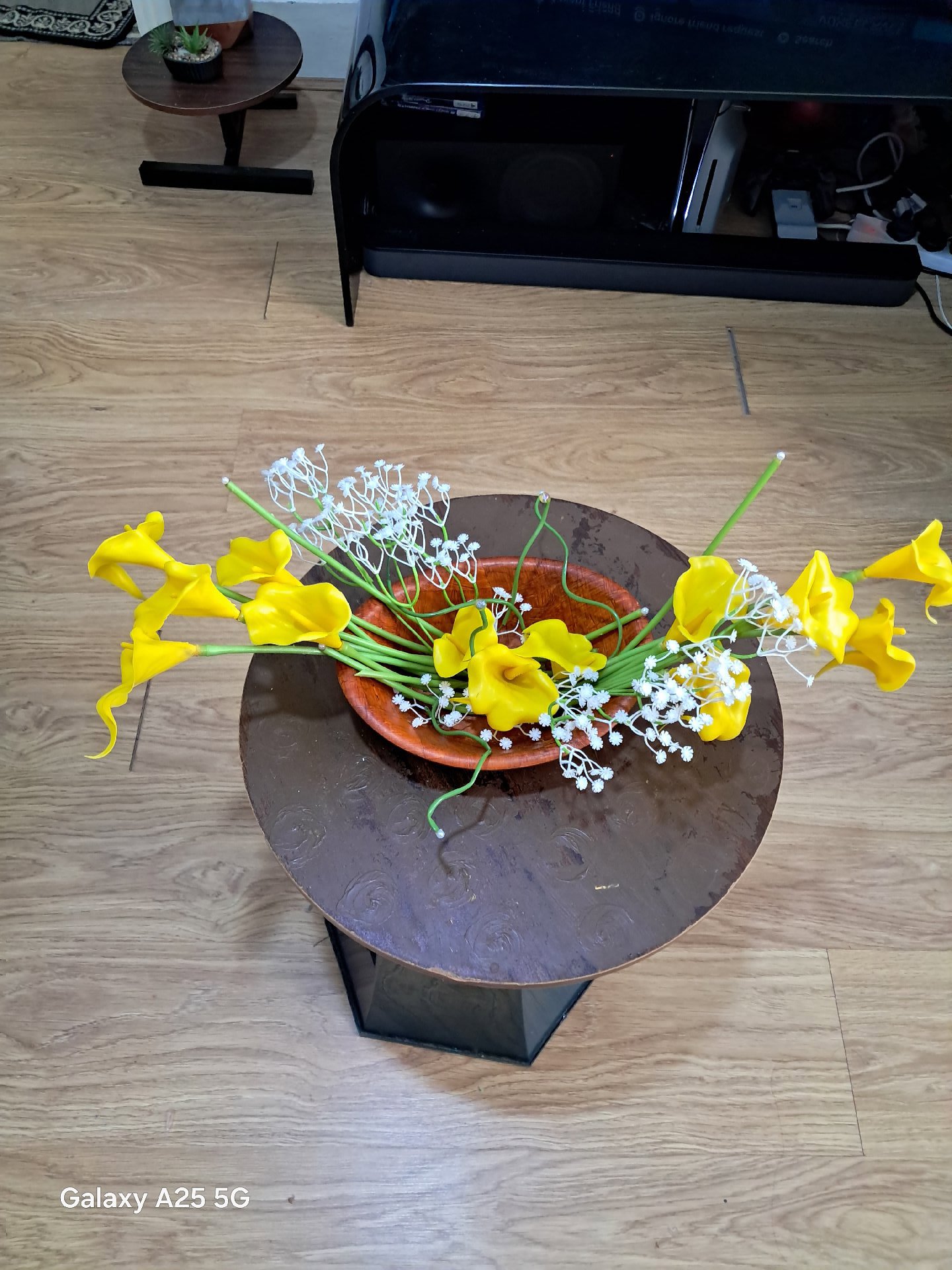 Artificial Yellow Calla Lily Floral Arrangement in Wooden Bowl, selfmade, One Size, Excellent condition — preloved on SilentSale®