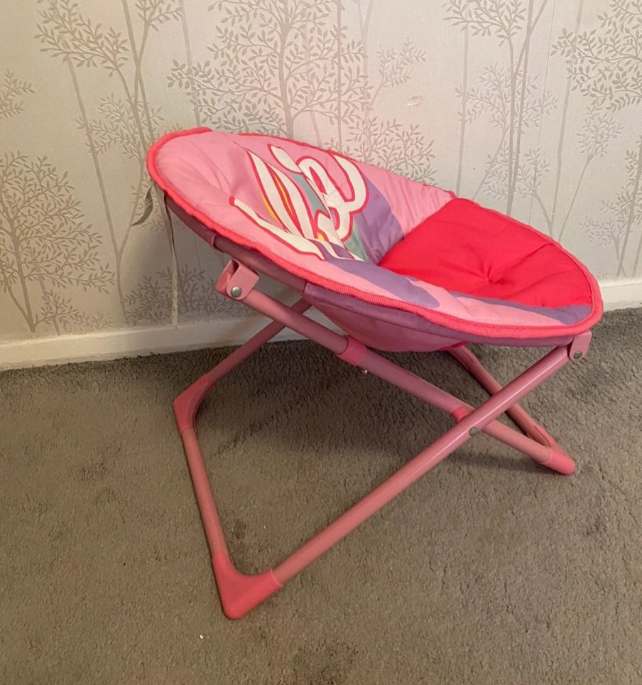 Barbie Pink Kids Folding Saucer Chair, Barbie, One Size, Good condition — preloved on SilentSale®