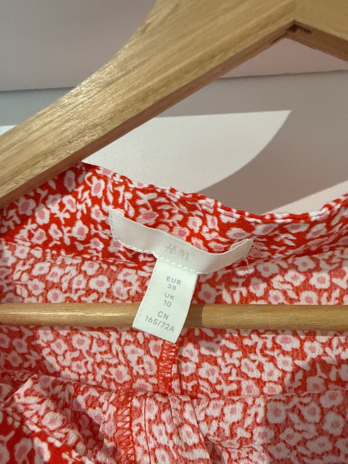 H&M Red Floral Pleated Midi Skirt – UK 10, H&M, 10, Excellent condition — preloved on SilentSale®