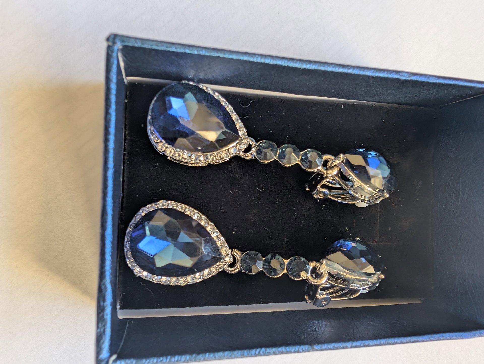 Brilove love wedding bridal clip-on earrings – blue crystal teardrop figure, Unbranded, One Size, Excellent condition — preloved on SilentSale®
